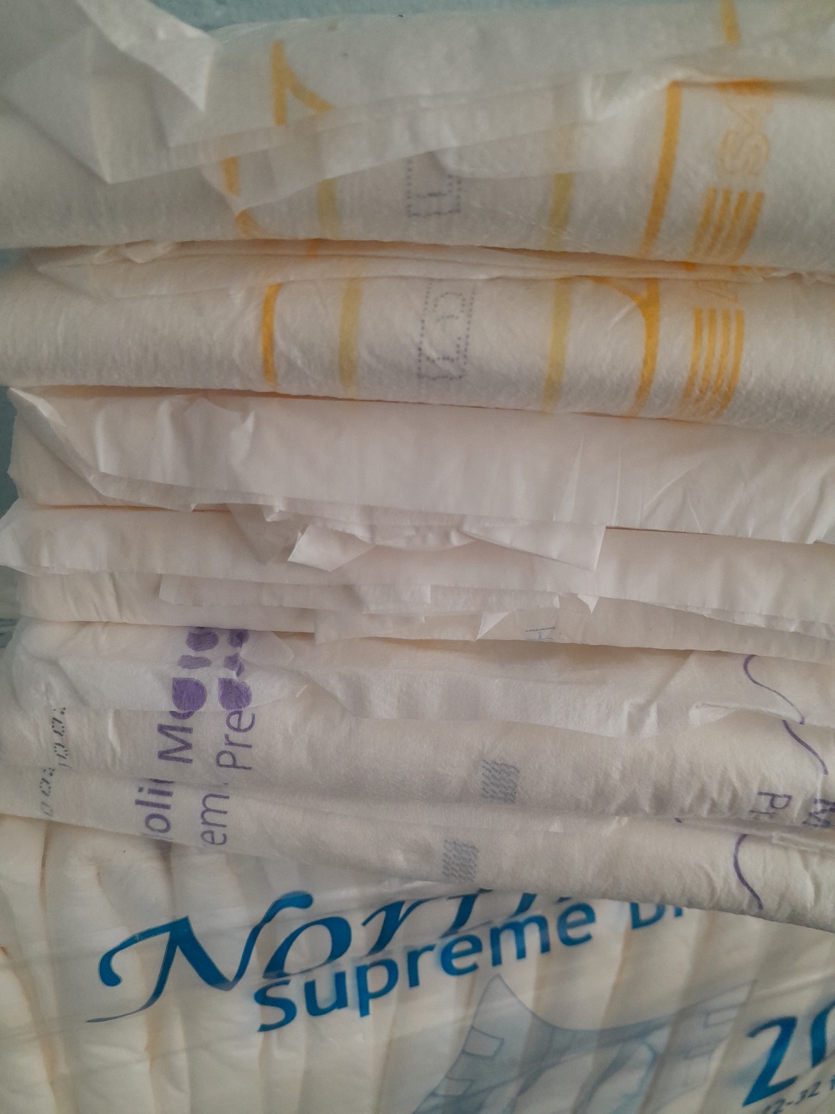 6 sample adult diapers size SMALL assortment molicare abena supreme