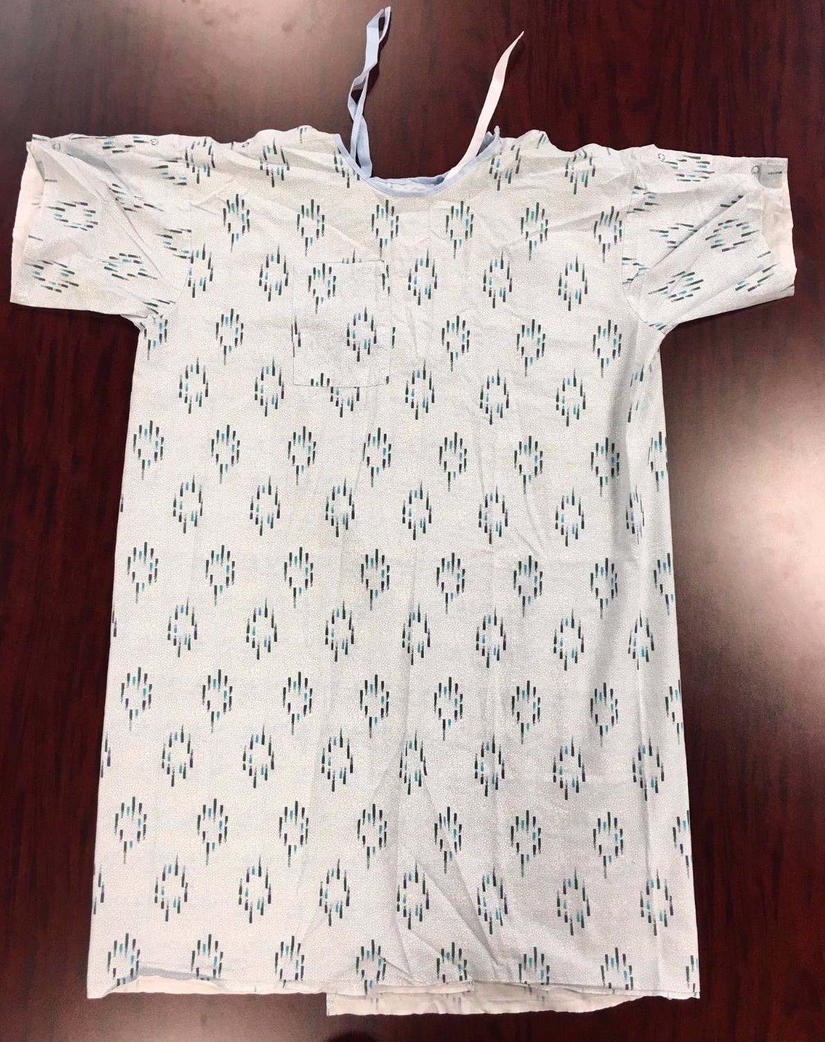 6 HOSPITAL PATIENT GOWN MEDICAL EXAM GOWNS ECONOMY HOSPITAL GRADE – Used
