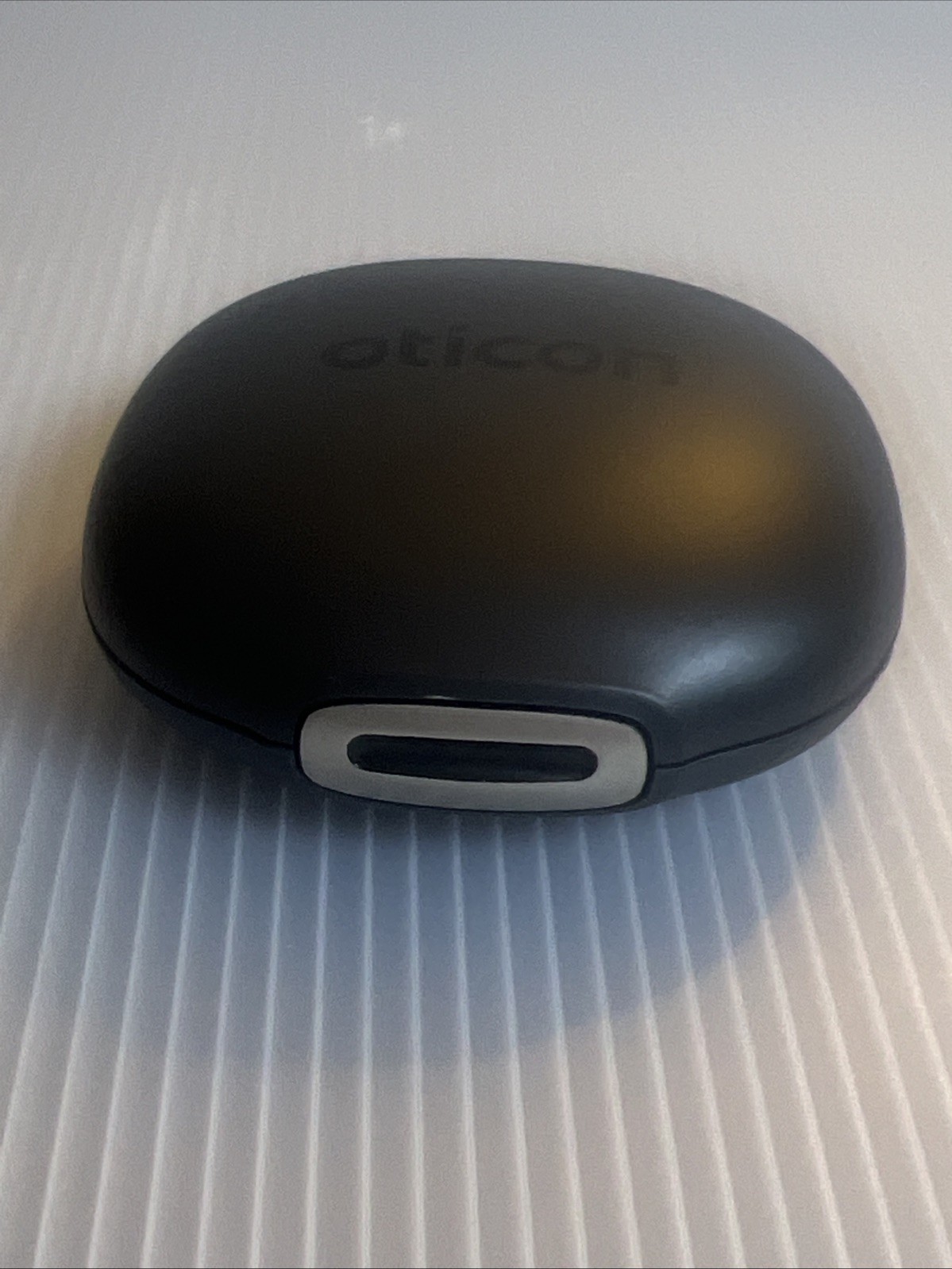 OTICON Hearing Aid Clamshell Hard Case w/ Cleaning Tool