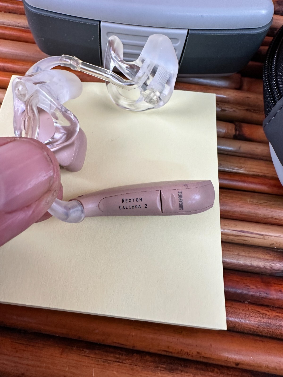 Rexton Calibra 2 BTE Hearing Aids – PAIR, Left and Right MINT!