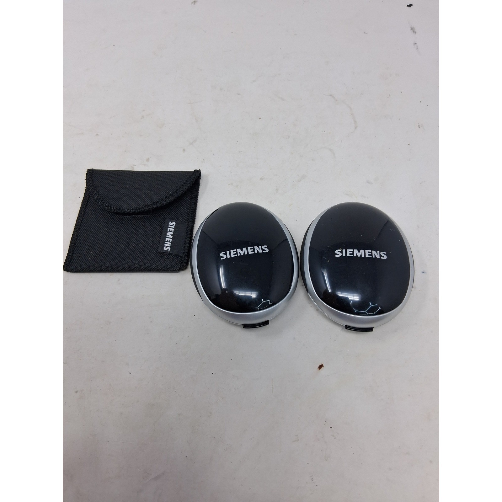 Siemens Hearing Aid Carrying Case Set 2 Hard Shell Clamshell 1 Soft Pouch Blck M