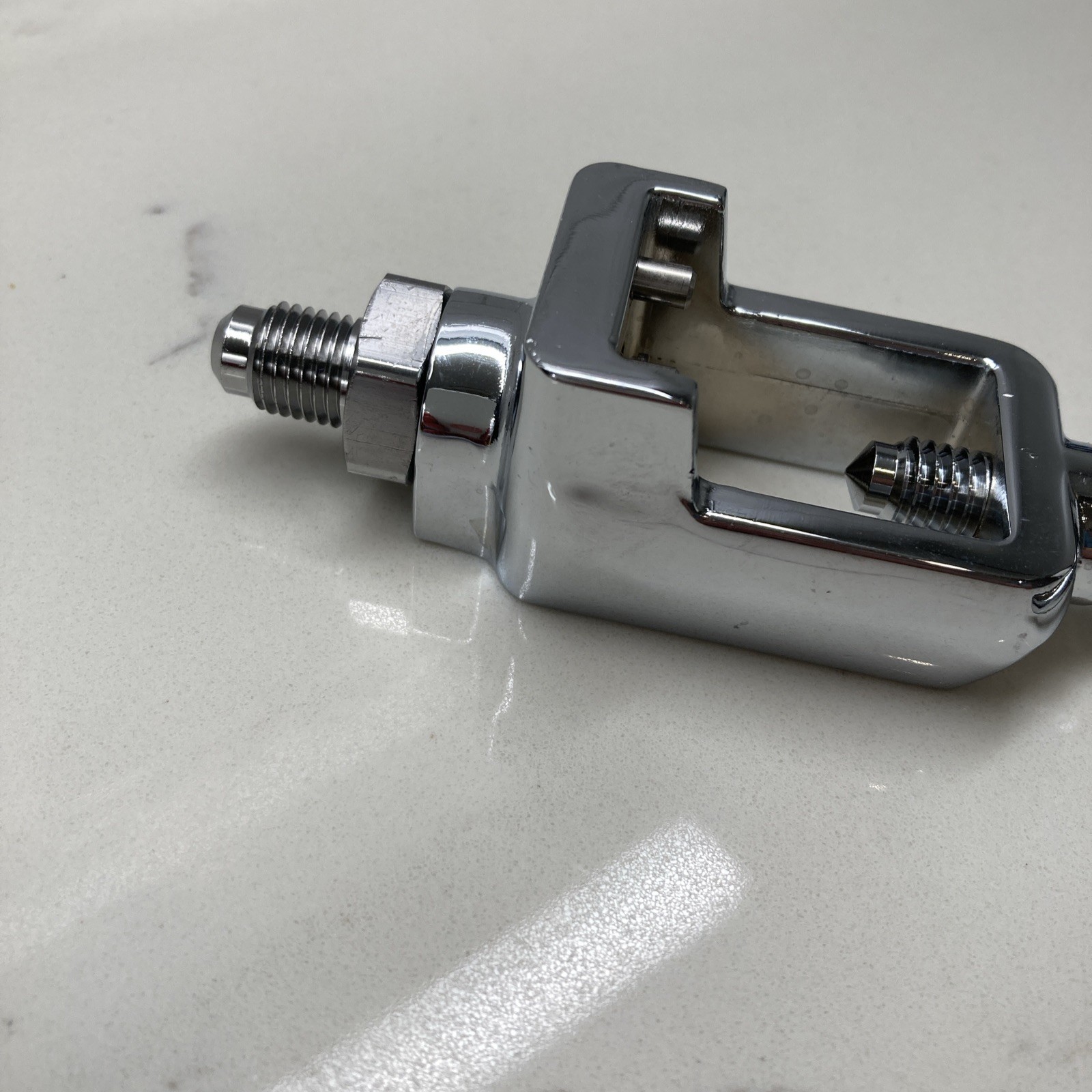 Medical Oxygen Cylinder CGA 870 Polished Chrome Pin Index Yoke 1/4″ Male NPT