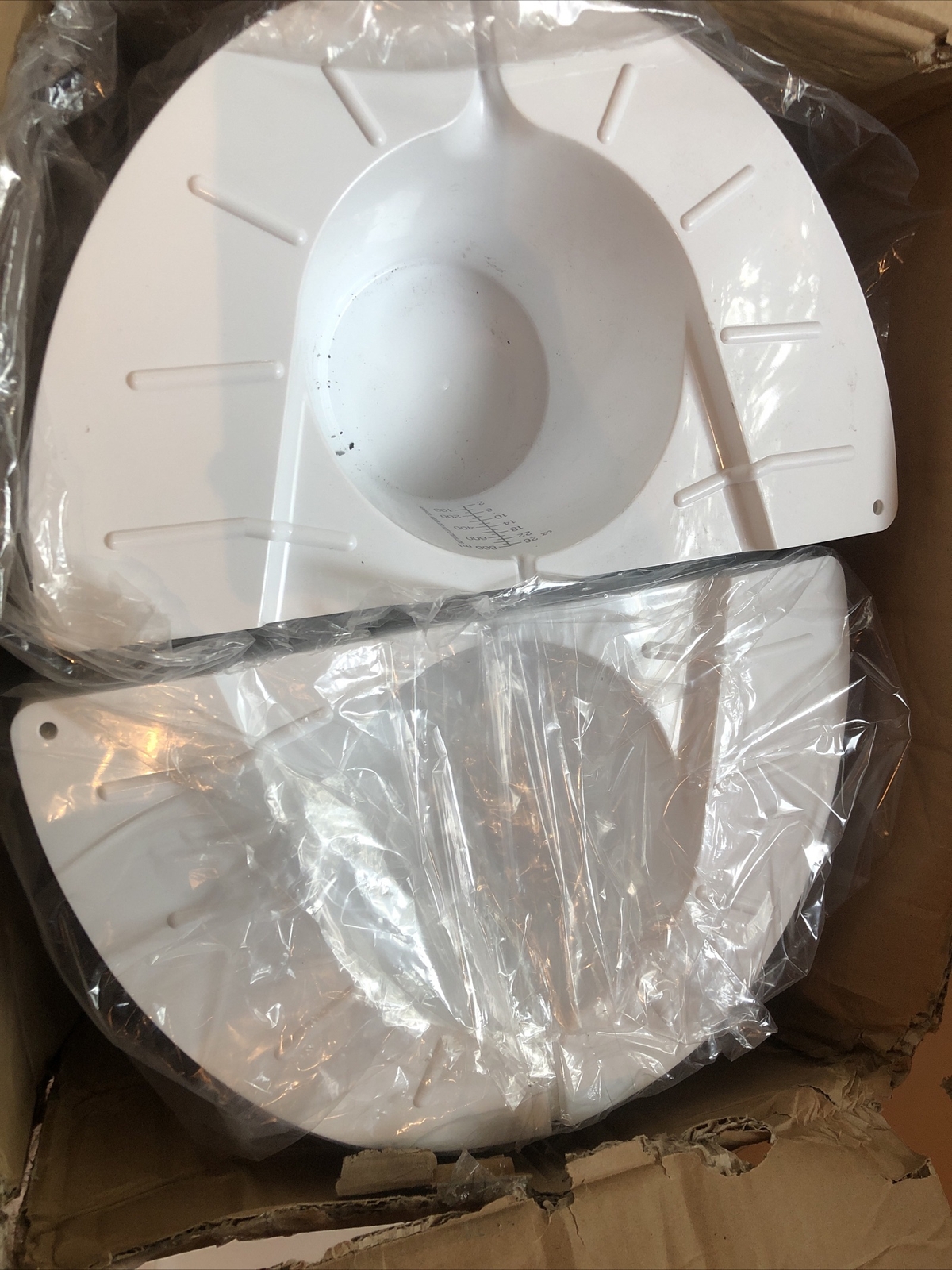 (100) MEDEGEN MEDICAL Specimen Pan, White, Graduated 02072. Free Shipping