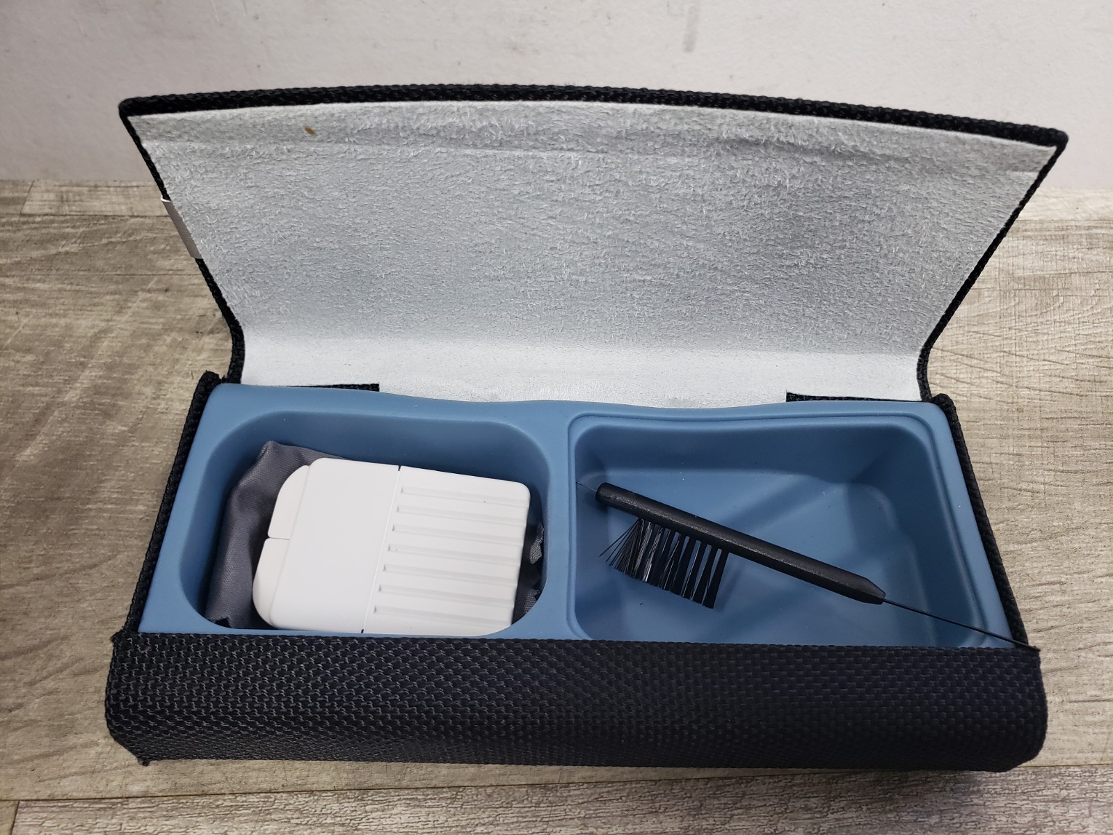 *NICE* Starkey Hearing Aid Hard Case w/ Accessories ONLY 6″ x 3″ x 1.25″