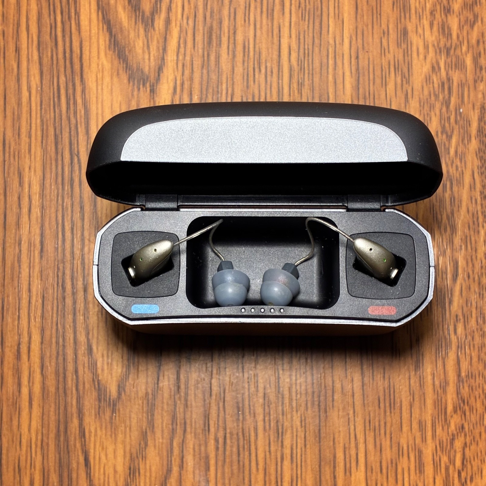 Left and Right Resound GN Hearing Aids and charging station w/cord.