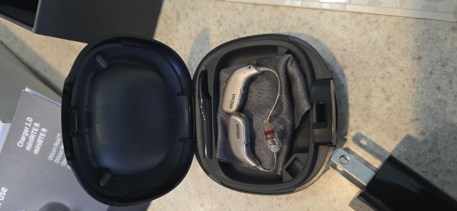 Oticon Real 2 MiniRite Hearing Aids with Charger + Flow Med Dry – Cap Uv 2.1
