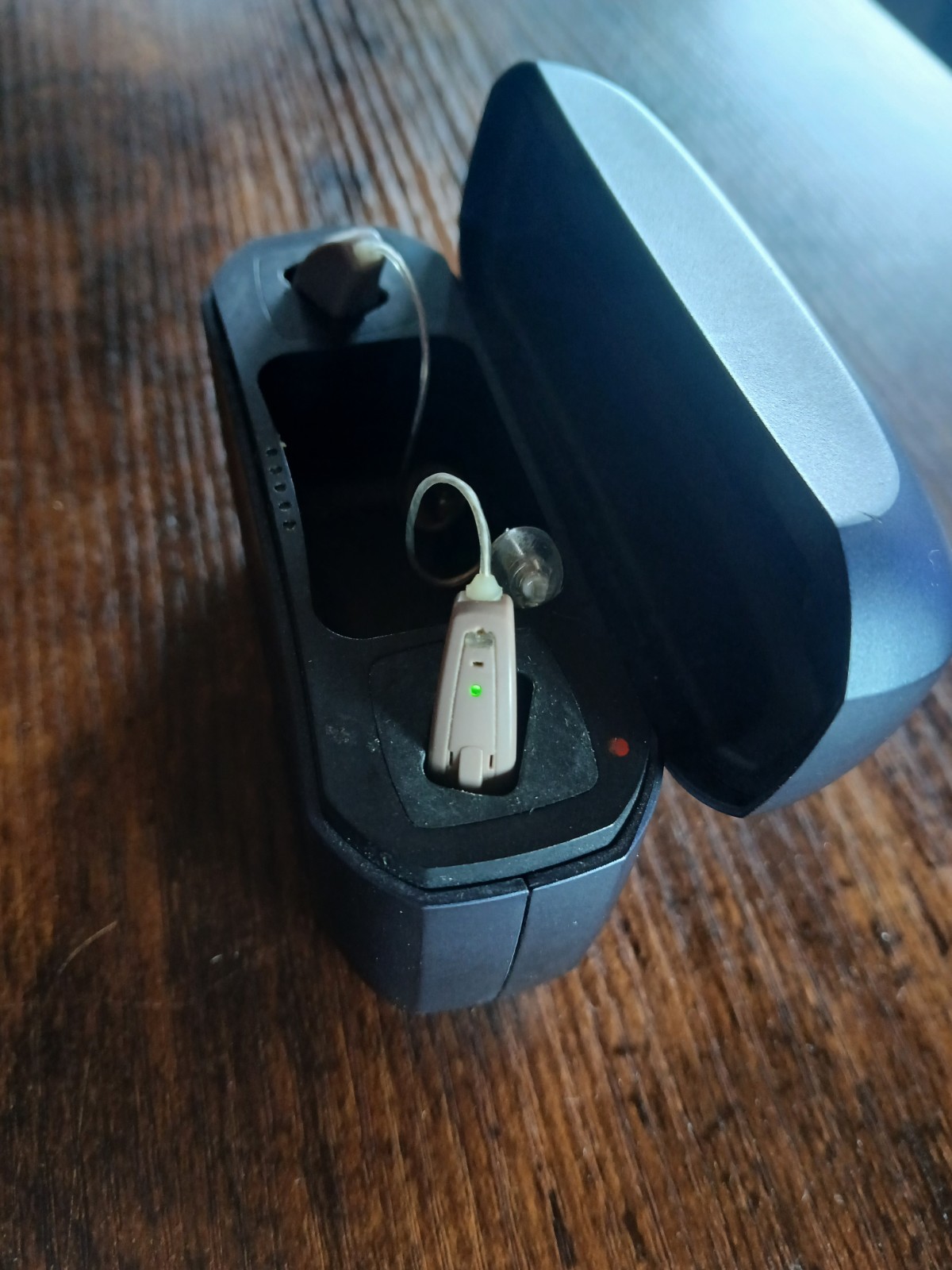 Beltone Hearing Aids 0297 With Charging Case
