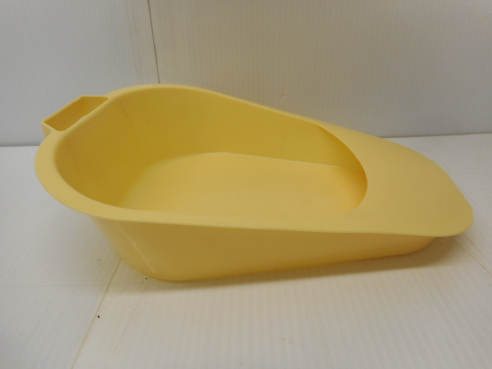 Medegen Fracture Style Bedpan H100-08 BEDPANS