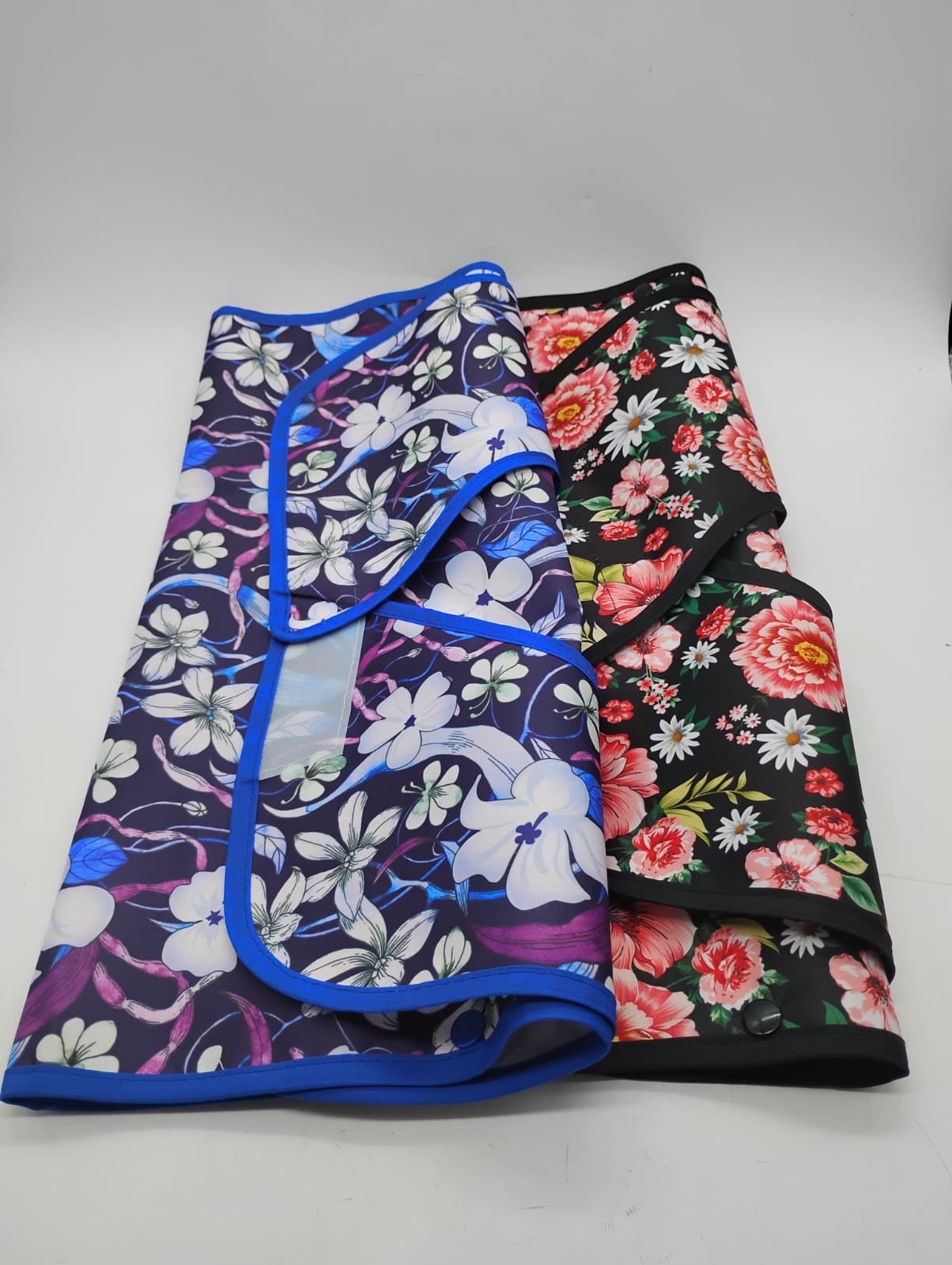 Adult Bibs 2 Pcs Washable Clothing Protector Crumb Catcher Flower Design Elderly