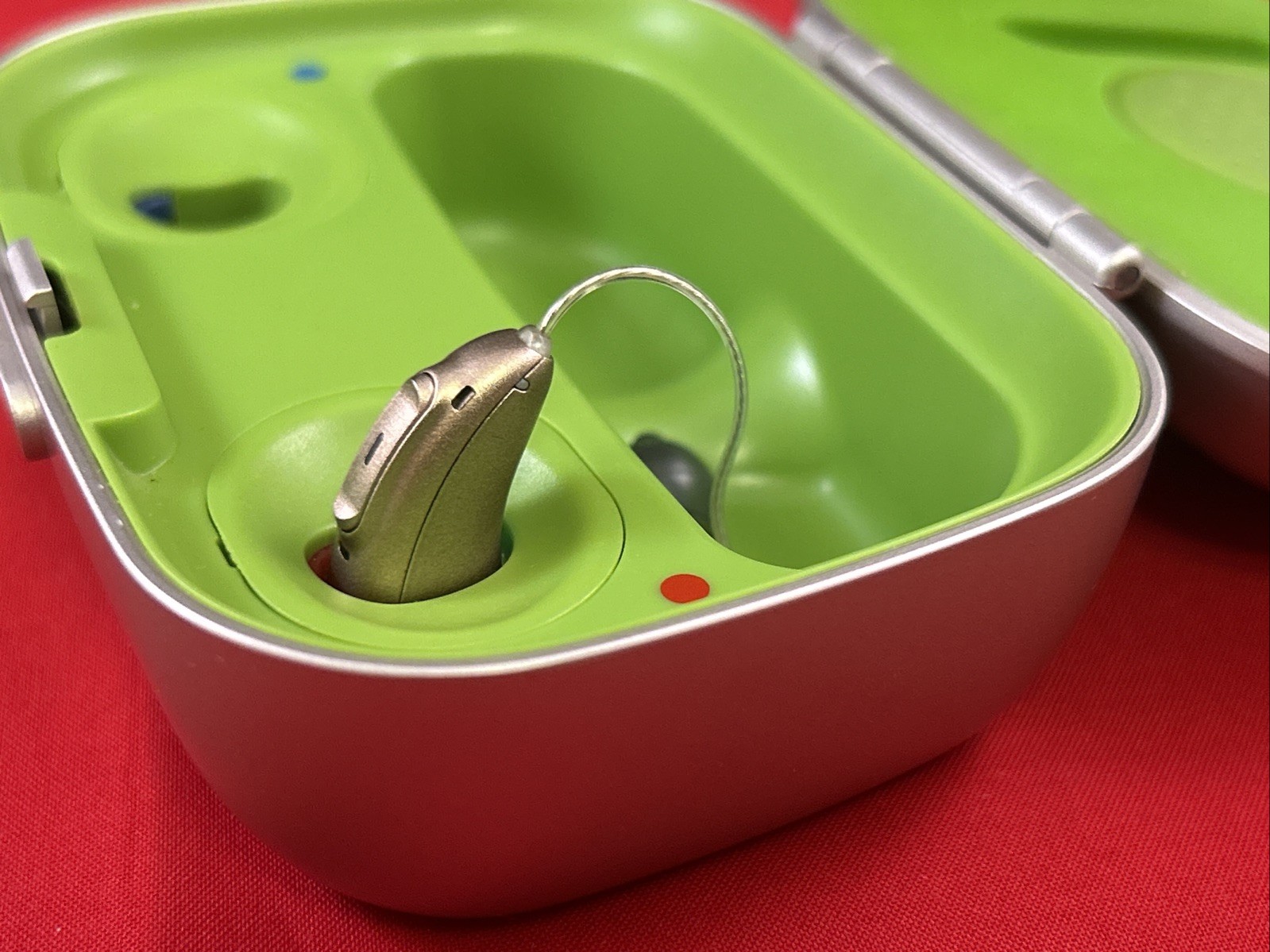 Phonak Audeo M30-R Hearings Aid LEFT SIDE ONLY With Charging Case