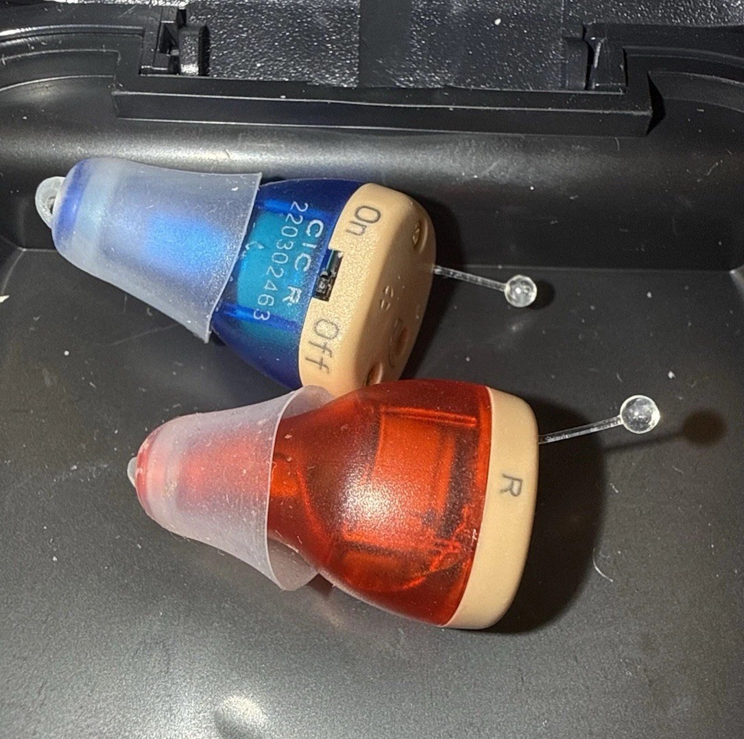 Nano CIC Rechargeable Hearing Aids – Case Charger Red Blue EXCELL – Original Box