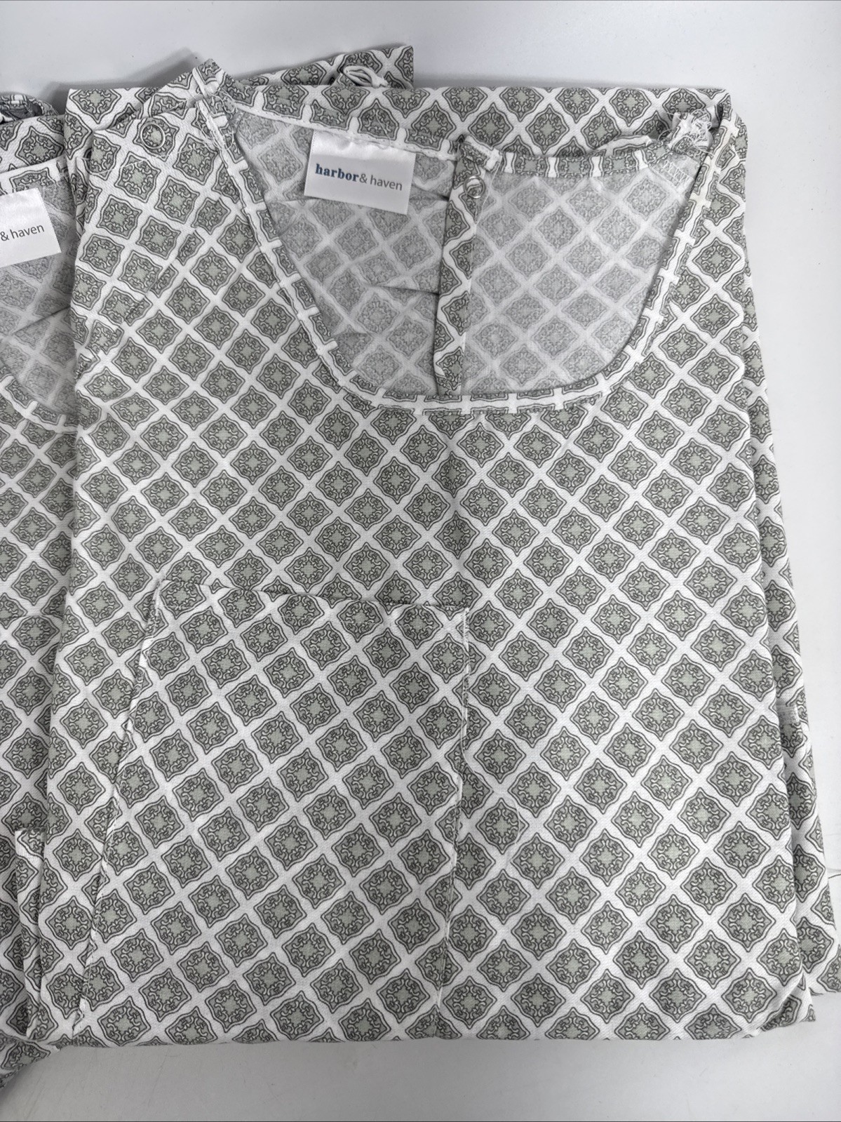Lot of 4 Hospital Gown Snap Sleeve/ Back Harbor & Haven – NEW Cardiac Monitor