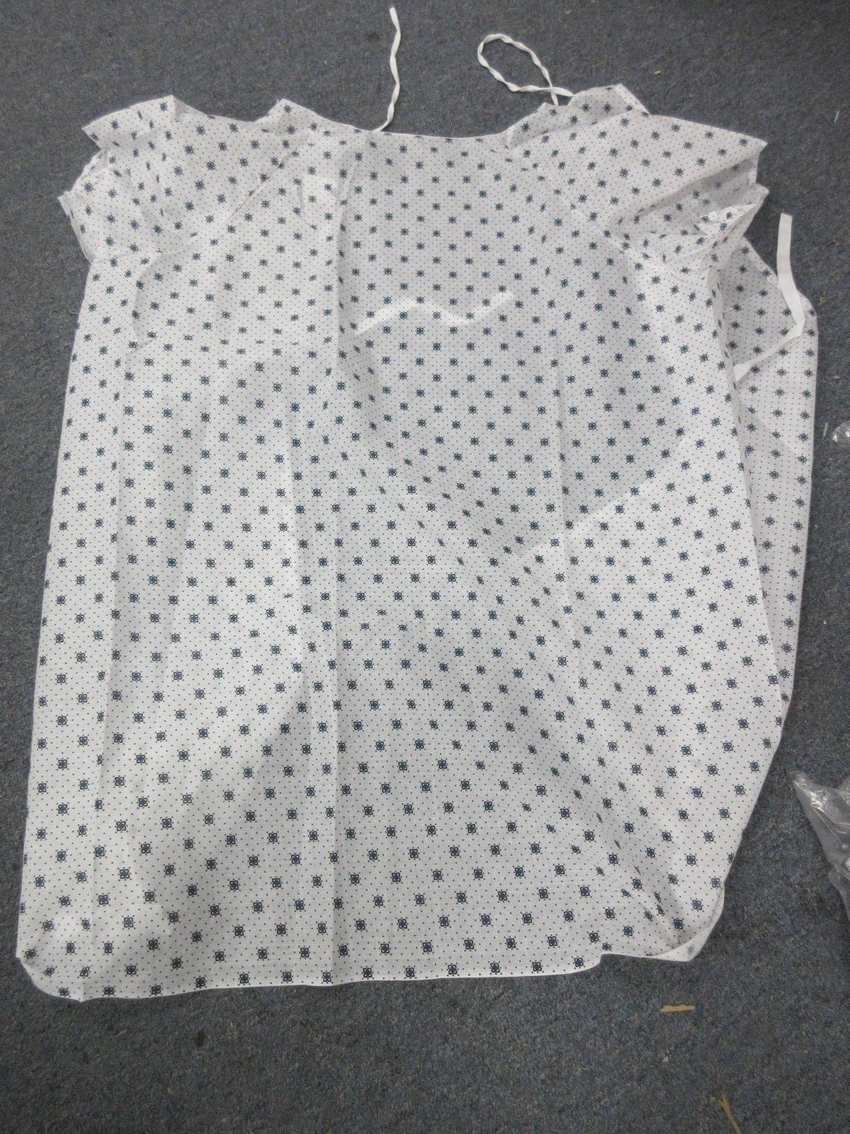 12 NEW WHITE BLUE SQUARE TWILL HOSPITAL PATIENT GOWN MEDICAL EXAM GOWNS TYE BACK