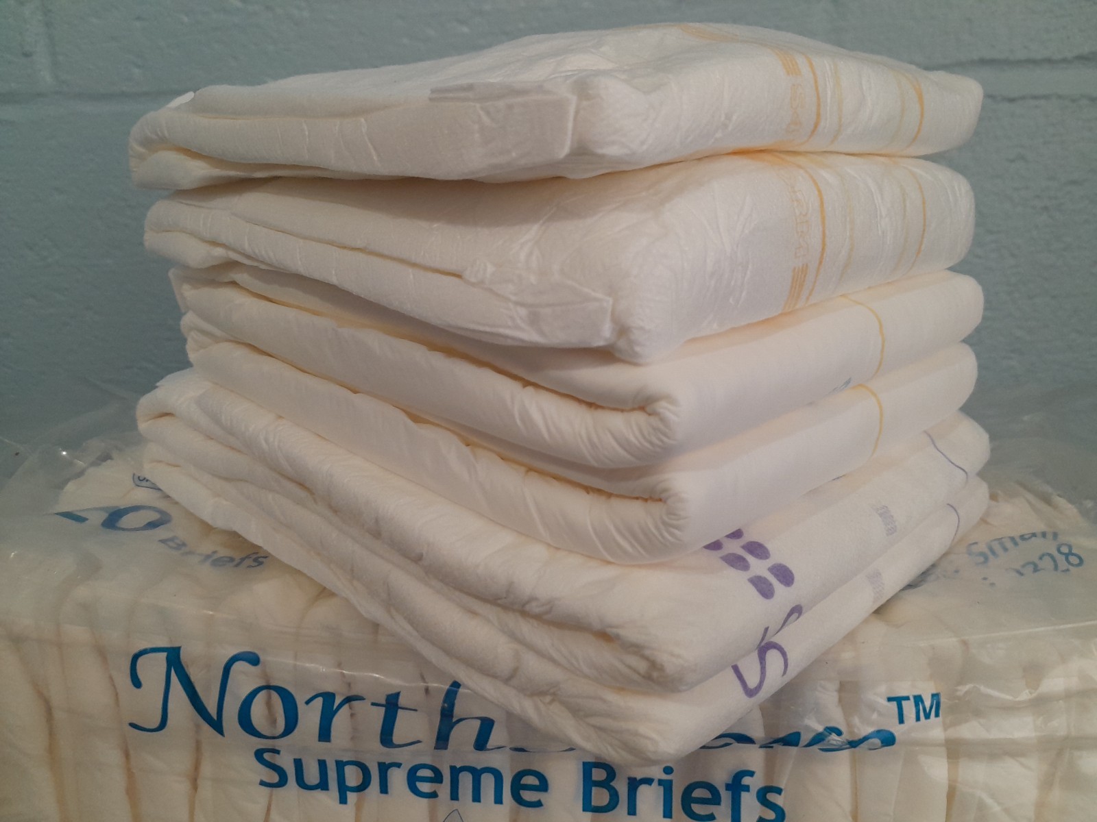 6 sample adult diapers size SMALL assortment molicare abena supreme
