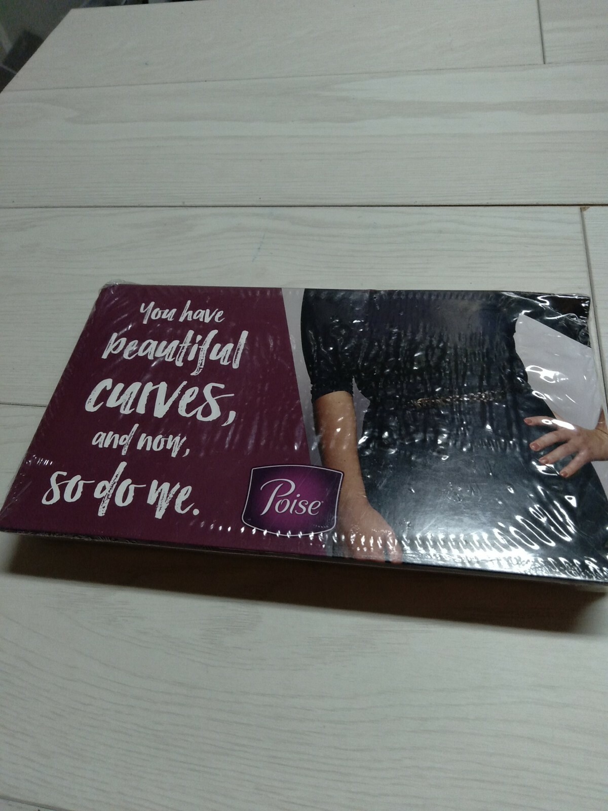 (1) factory sealed Poise Ultimate Absorbemcy Pads , Long Length~ Regular 2 Pads.
