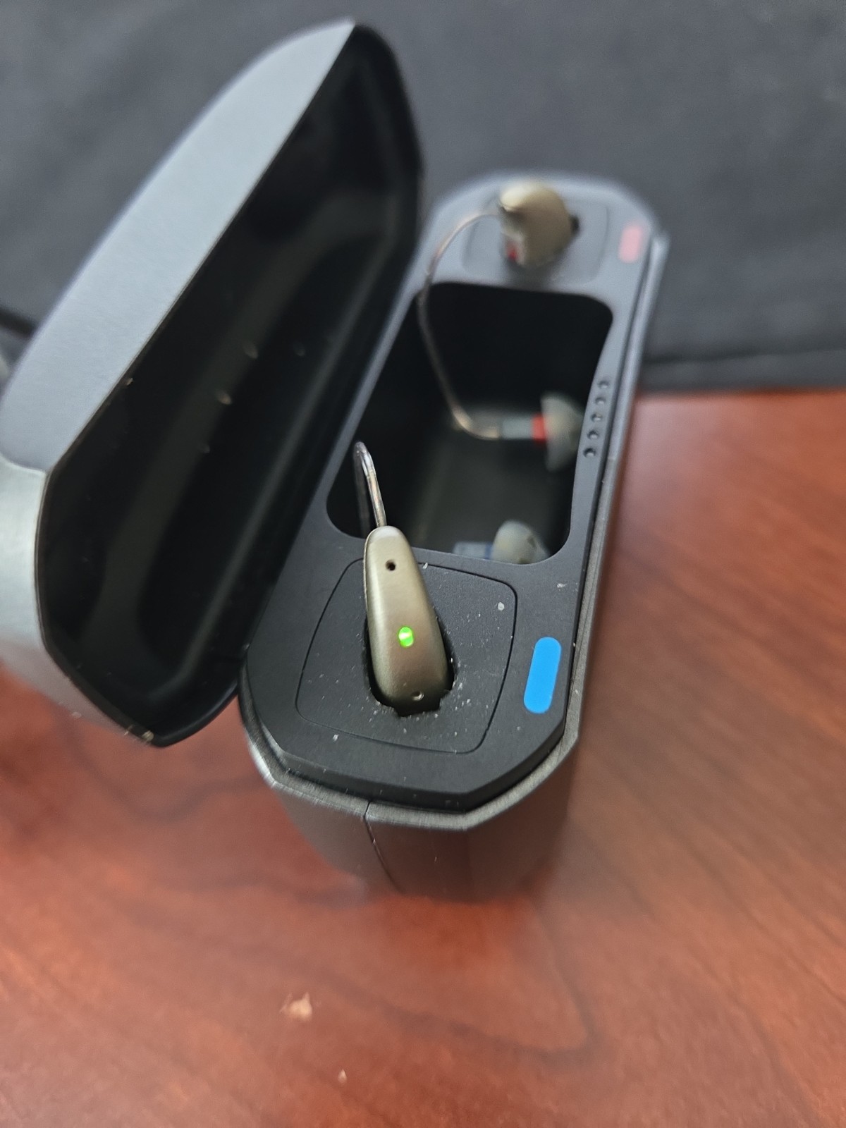 RESOUND HEARING AID MODEL C-1 RECHARGEABLE CASE PREOWNED POWERS ON WITH CABLE