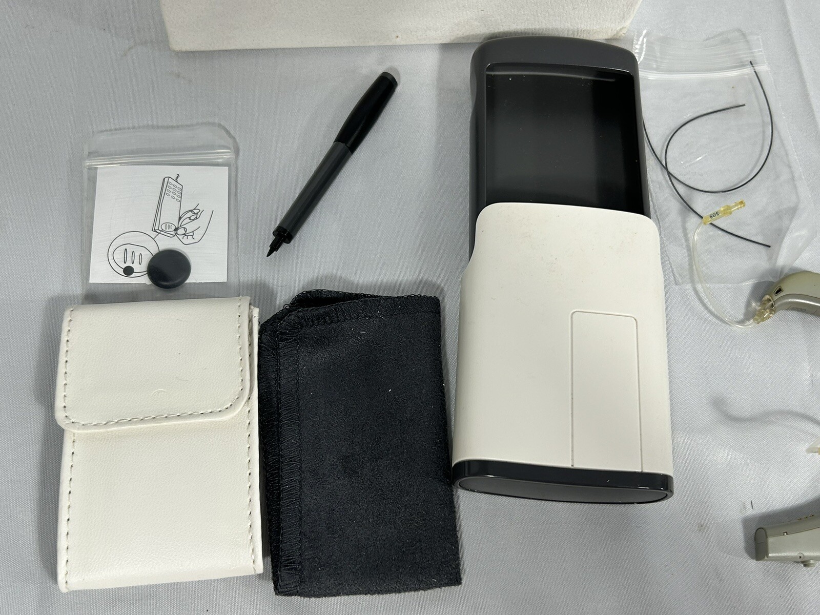 Hearing AIDS Left & Right HHM 1200 Unknown Brand No Batteries
