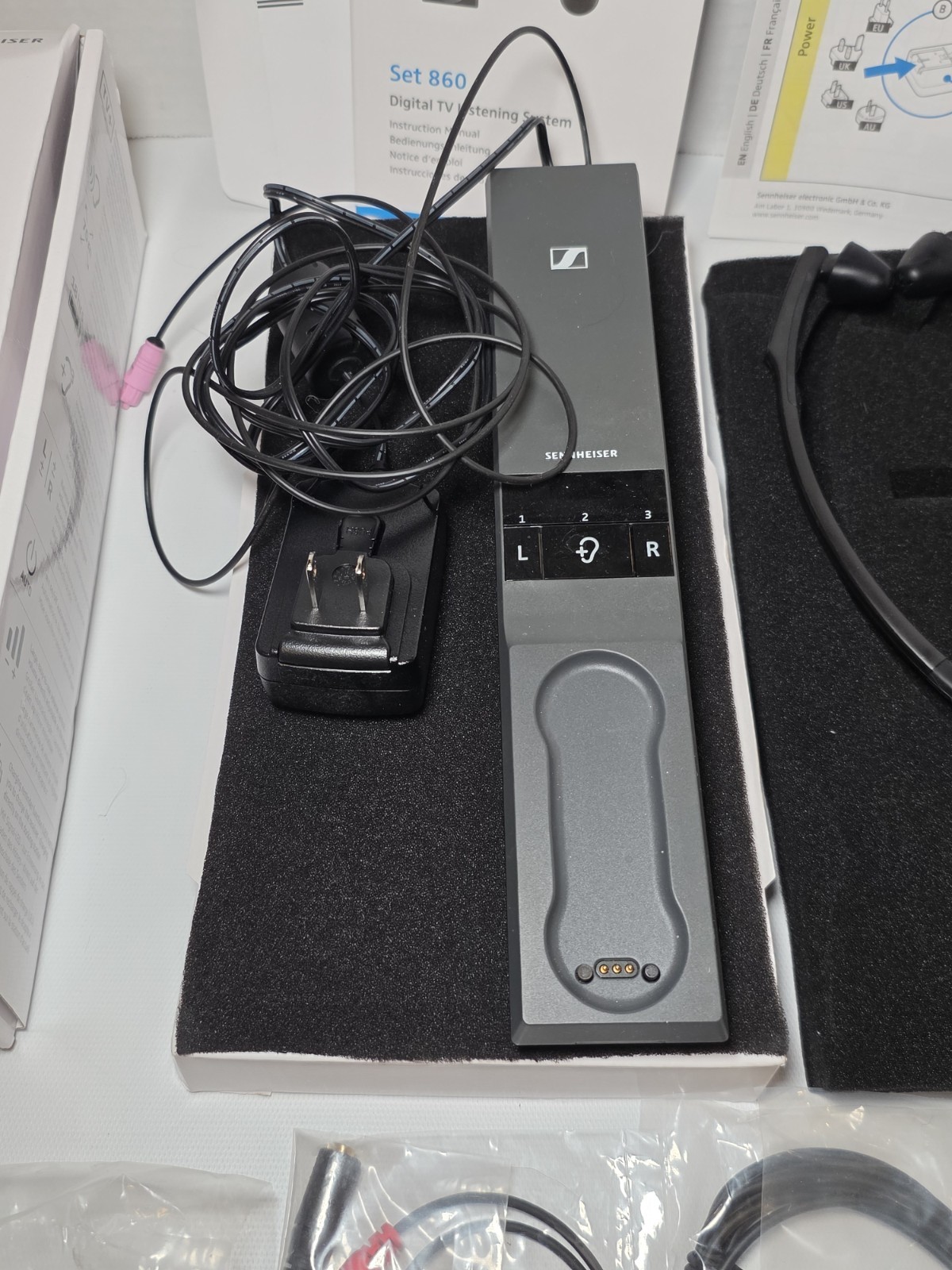 Sennheiser Digital Wireless TV Listening System SET 860 Reduces Background Noise
