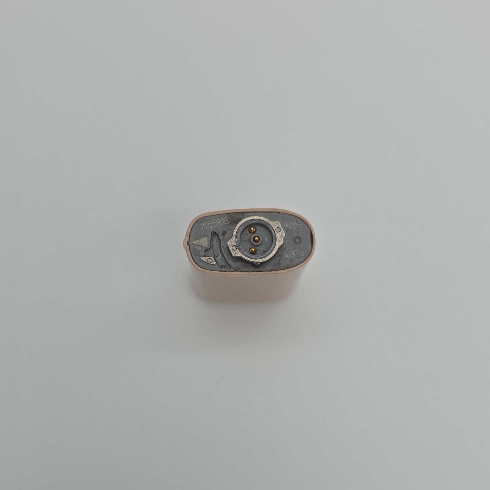 cochlear nucleus 8 hearing aid charger and 2 Rechargeable batteries