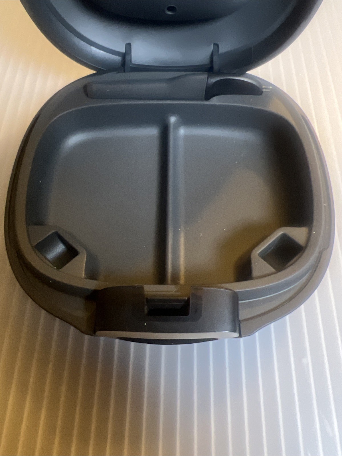 OTICON Hearing Aid Clamshell Hard Case w/ Cleaning Tool