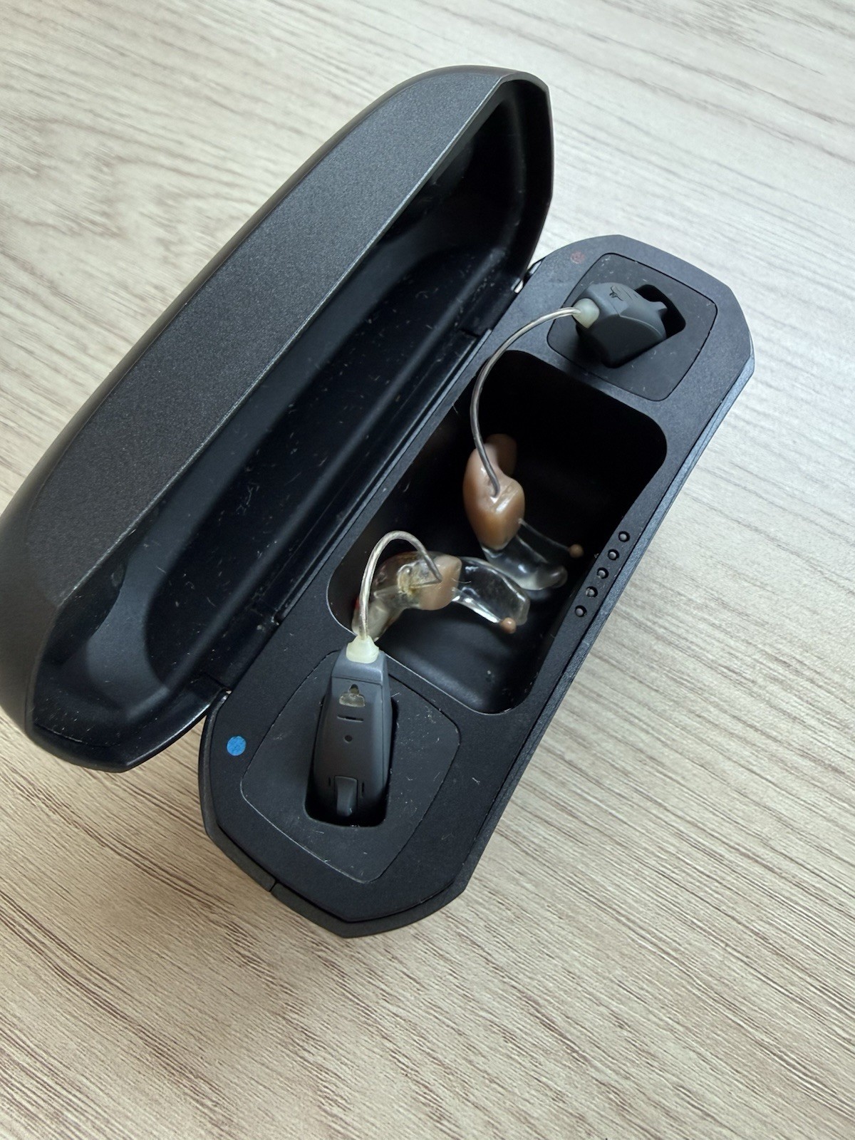 Resound GN Hearing Aids – Model C-1 – With Charger