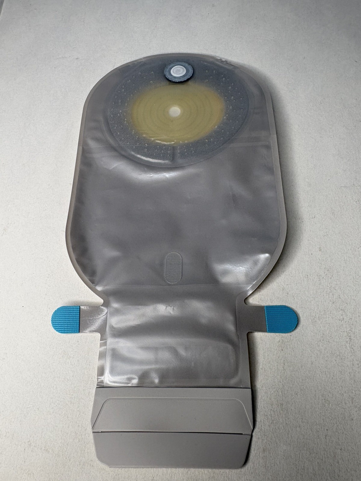 LOT OF 11 SenSura Mio Ostomy Pouch 10481 1 Pc EasiClose Wide Outlet 3/8”-2 1/8”