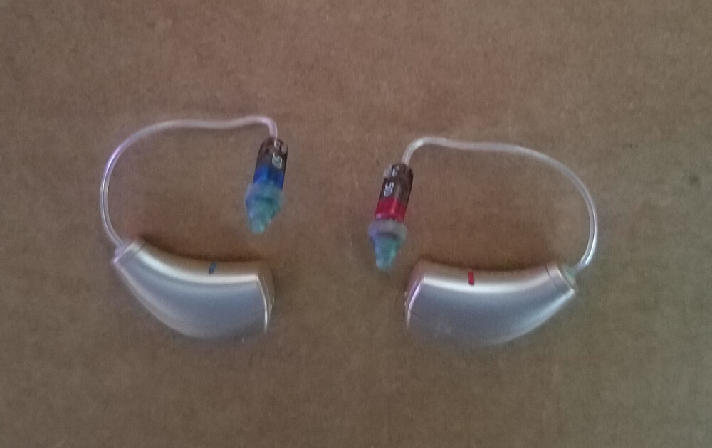 2 Starkey Hearing Aids, Rechargeable, 2 Pair, With Charging Case & Extras