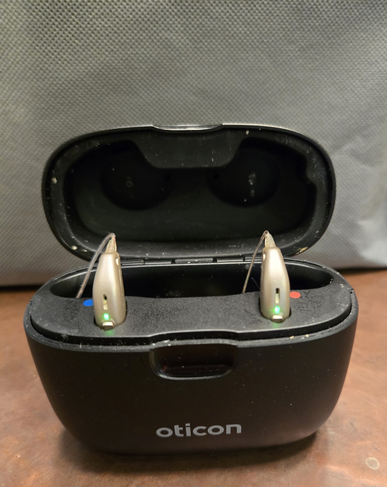 Oticon Real 2/CROS PX-miniRITER for Single Deafness + Charger (Fitted Right Ear)