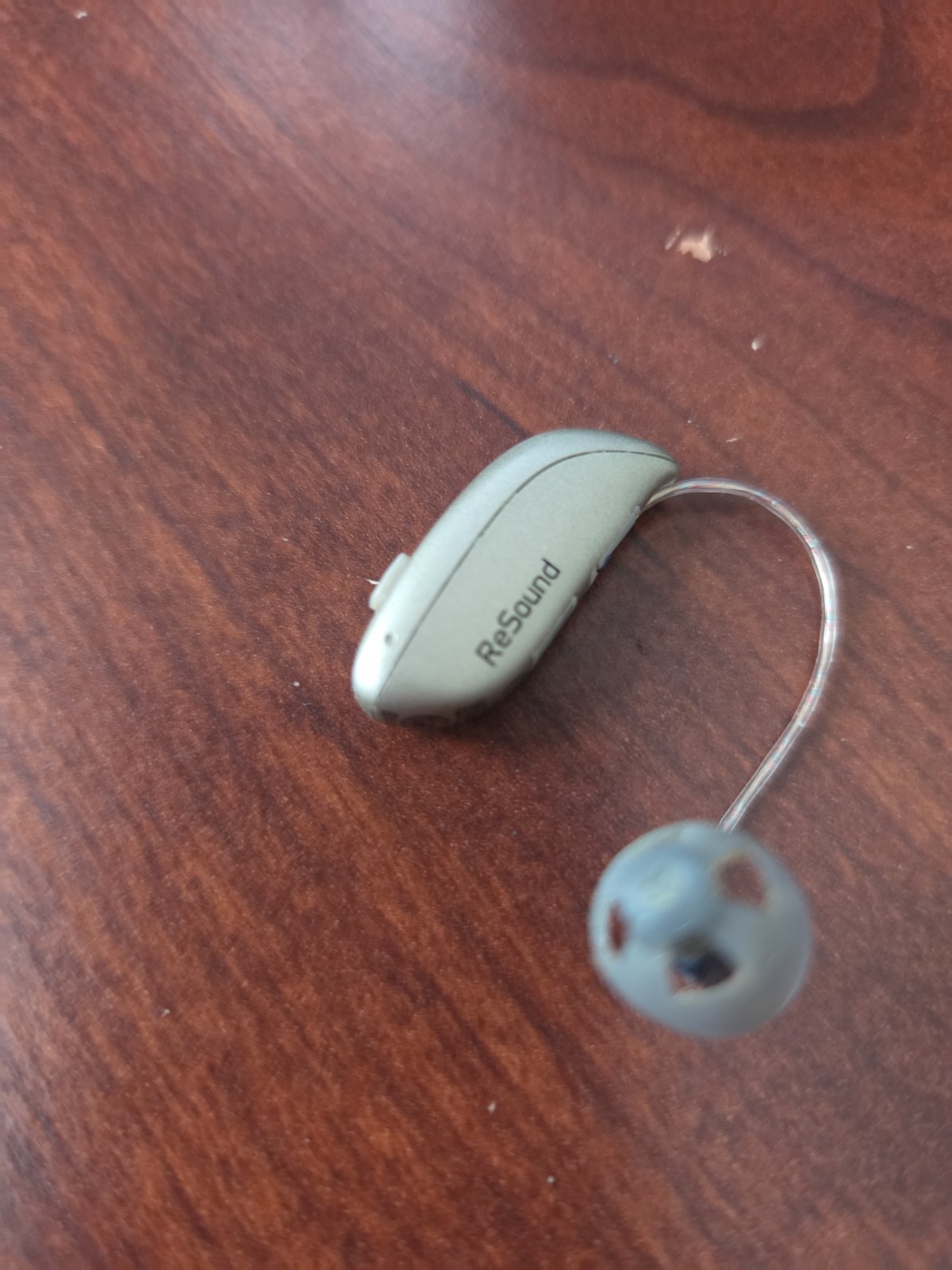 RESOUND HEARING AID MODEL C-1 RECHARGEABLE CASE PREOWNED POWERS ON WITH CABLE