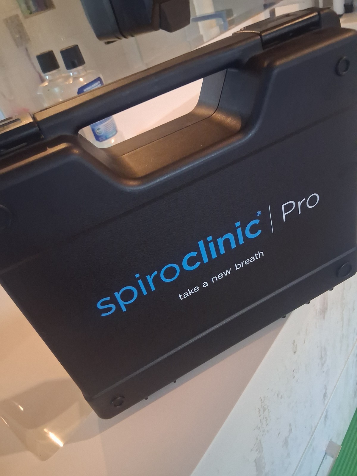 Spiroclinic ProThe most clinically accurate portable spirometerIntuitive app