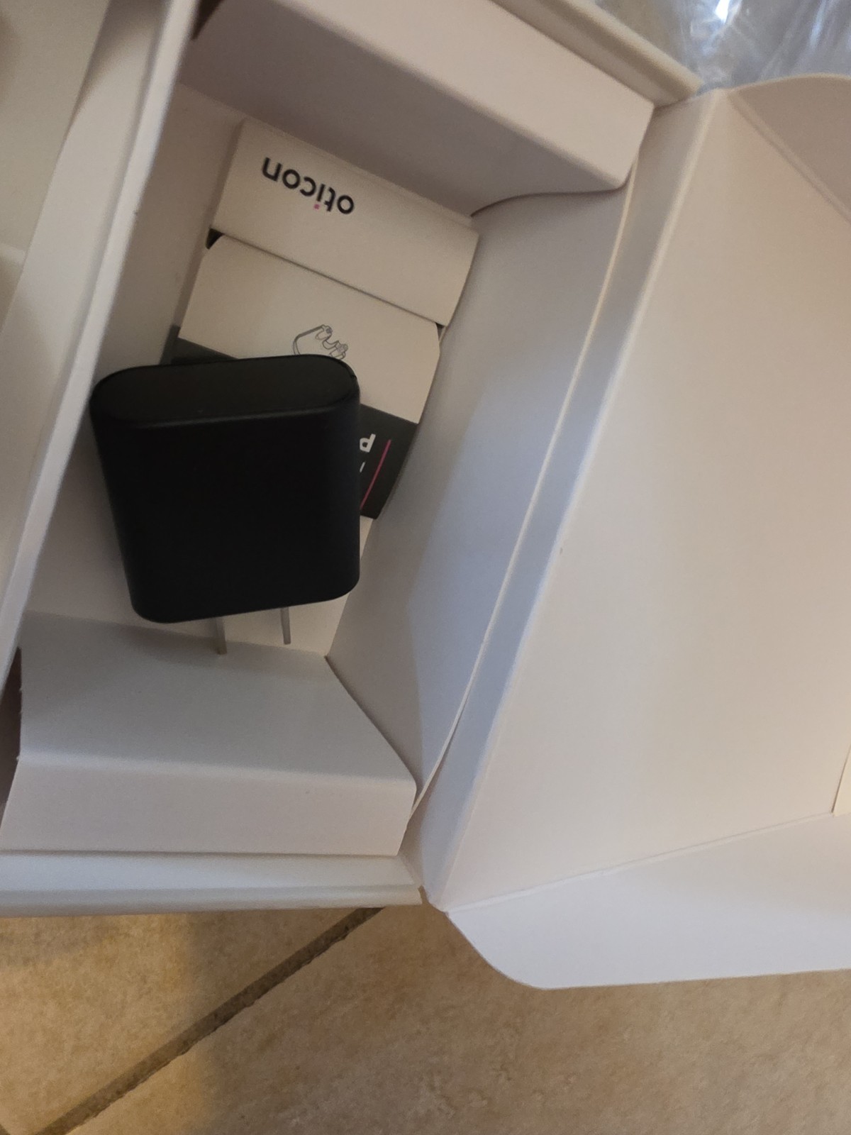 BRAND NEW OPENBOX OTICON HEARING AIDS CHARGER