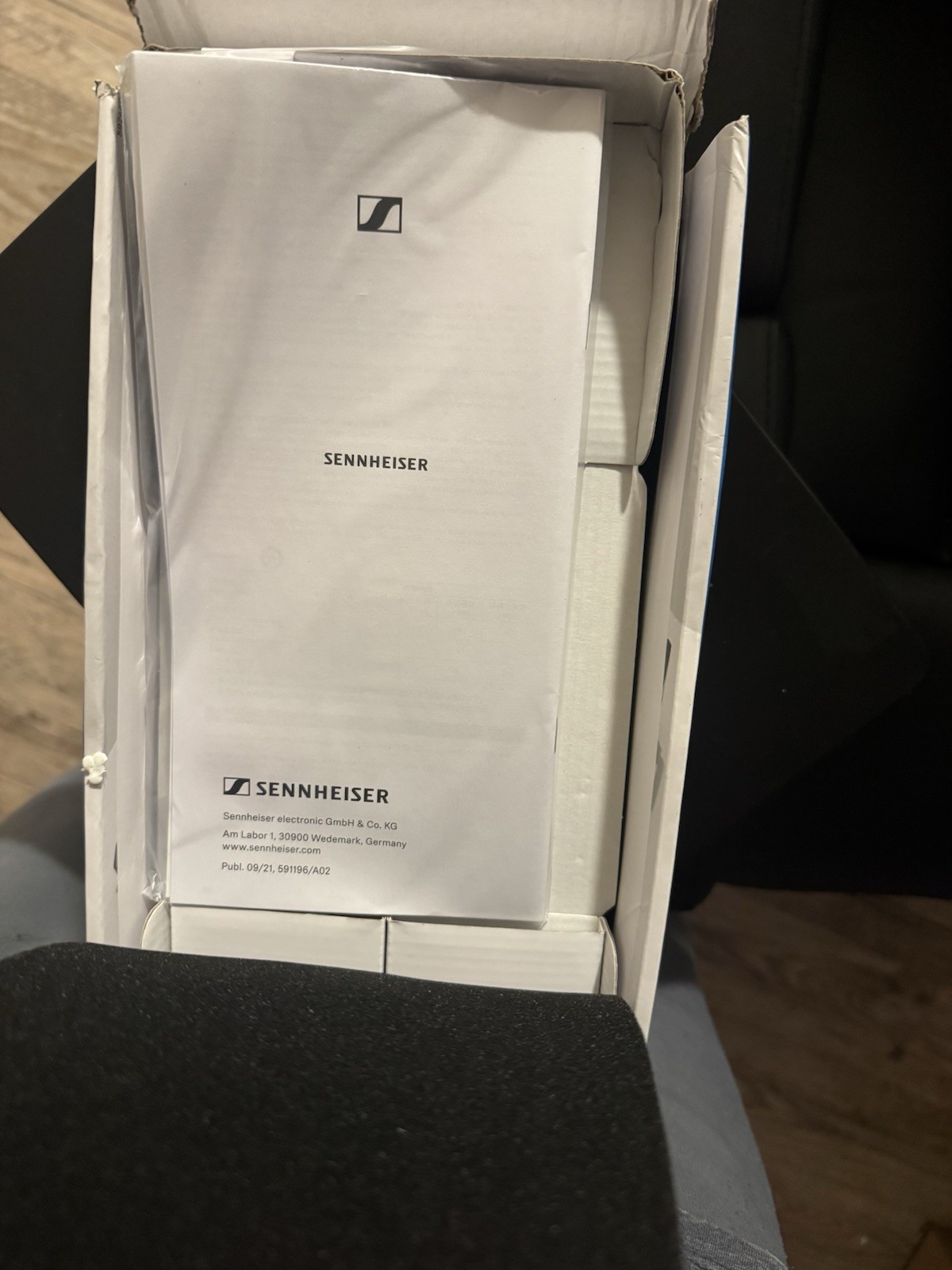 Sennheiser Set 860 Digital Wireless TV Listening System Reduces Background Noise