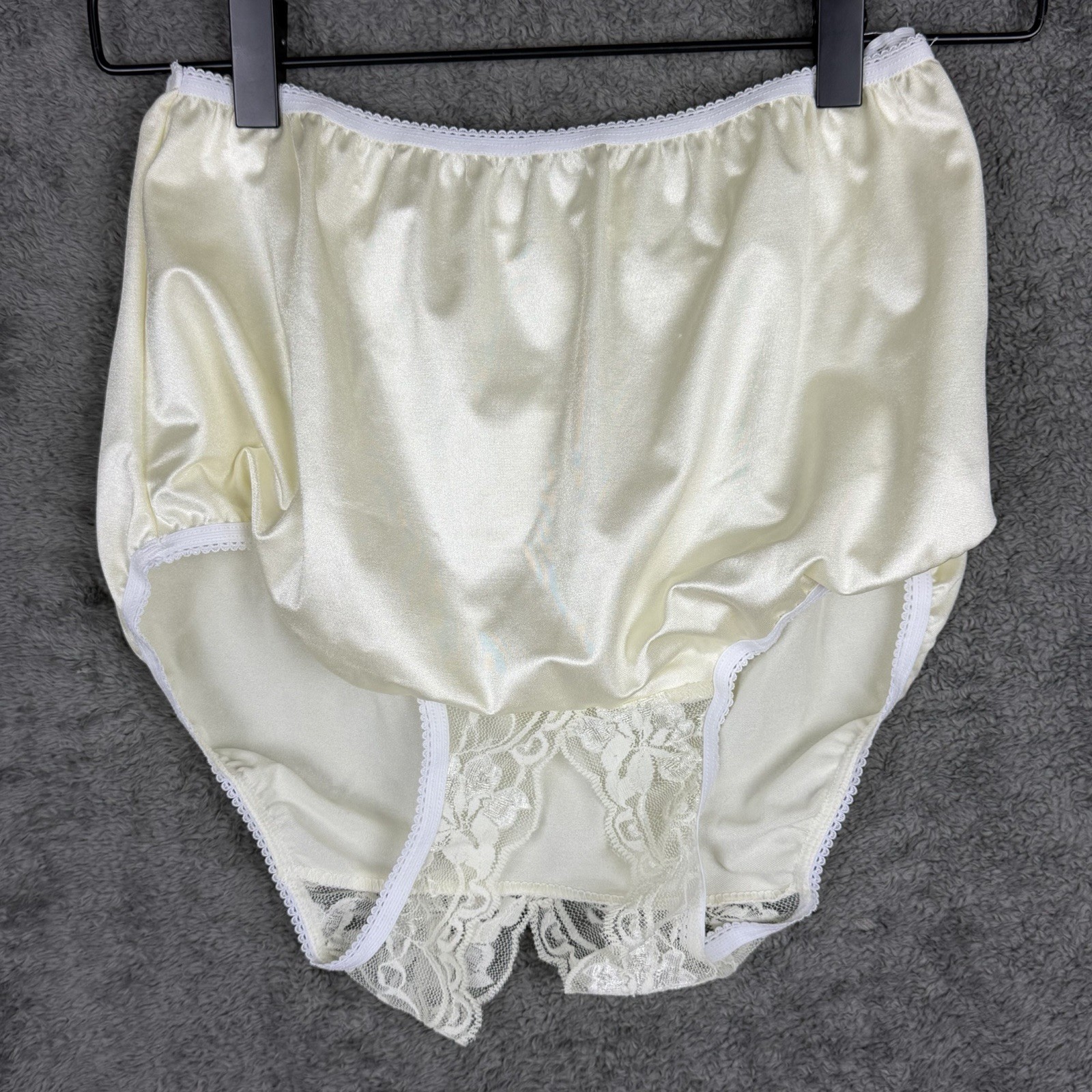Options Ladies Medium Open Crotch Brief W Built-in Ostomy Barrier Support Ivory