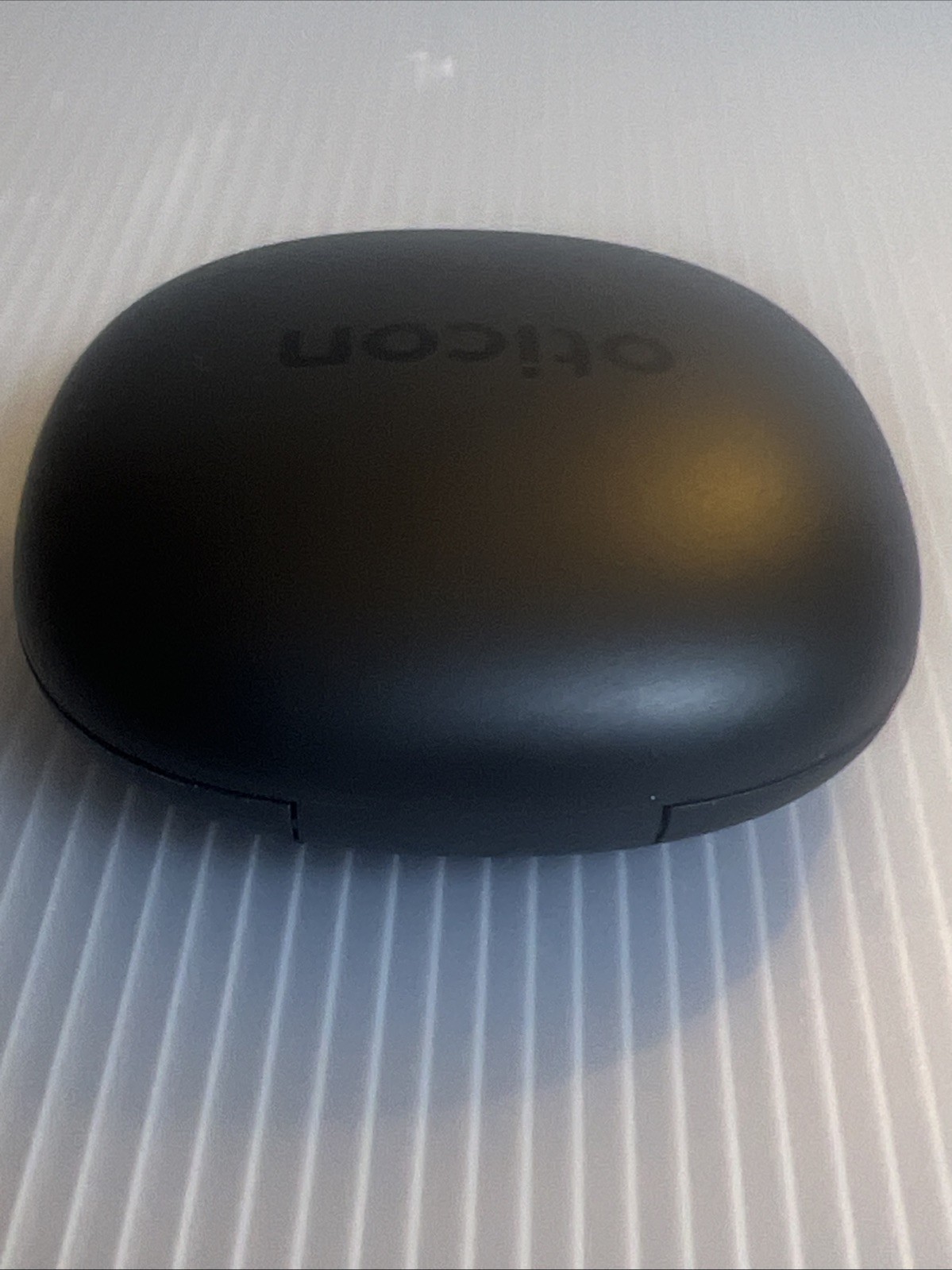 OTICON Hearing Aid Clamshell Hard Case w/ Cleaning Tool