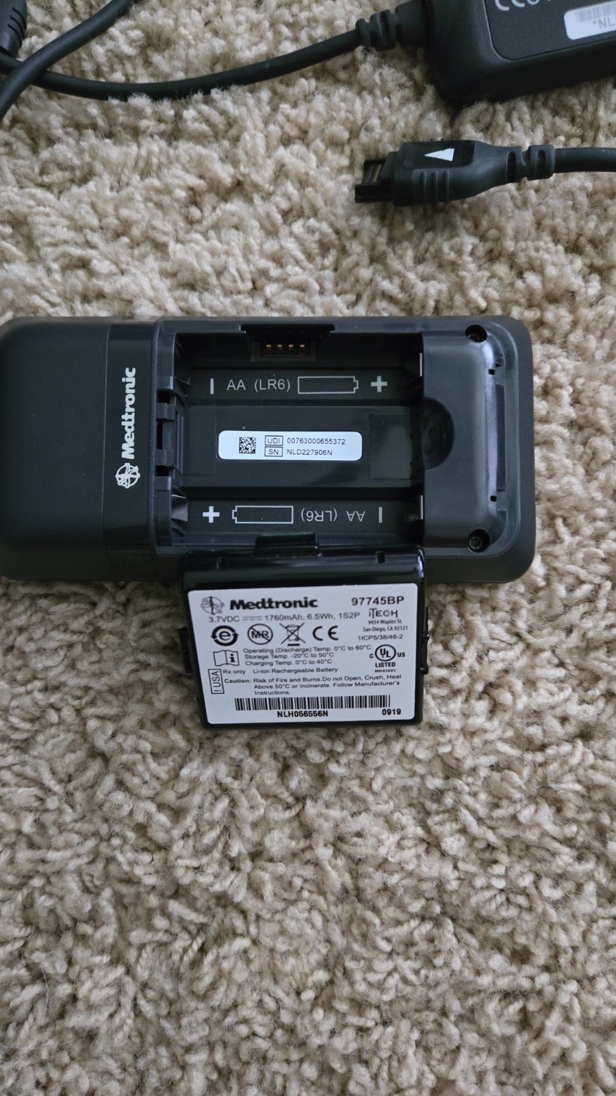 Medtronic Spinal Cord Stimulator 97745NT Neurostimulator Charger Remote & Case