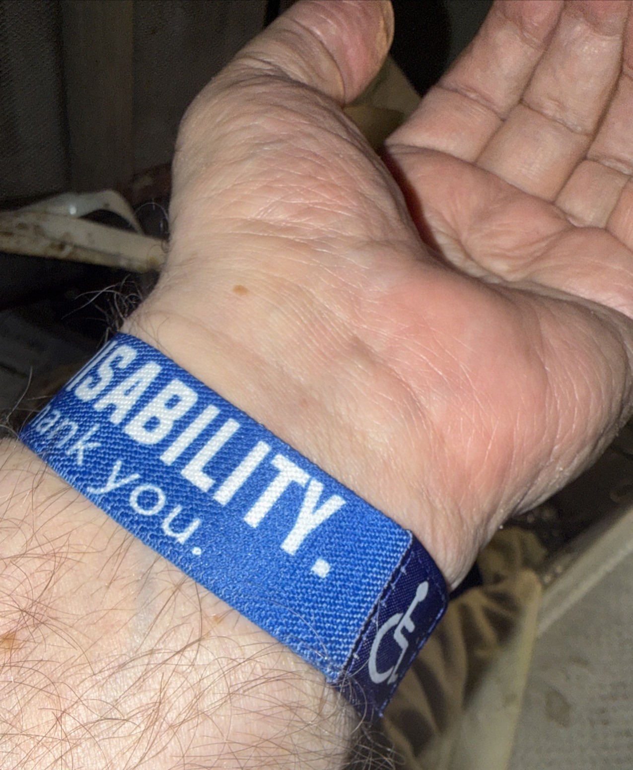NOVELTY Hidden Disability .PLACARD & LANYARD + (10) – 2” STICKERS PLUS-BRACELET