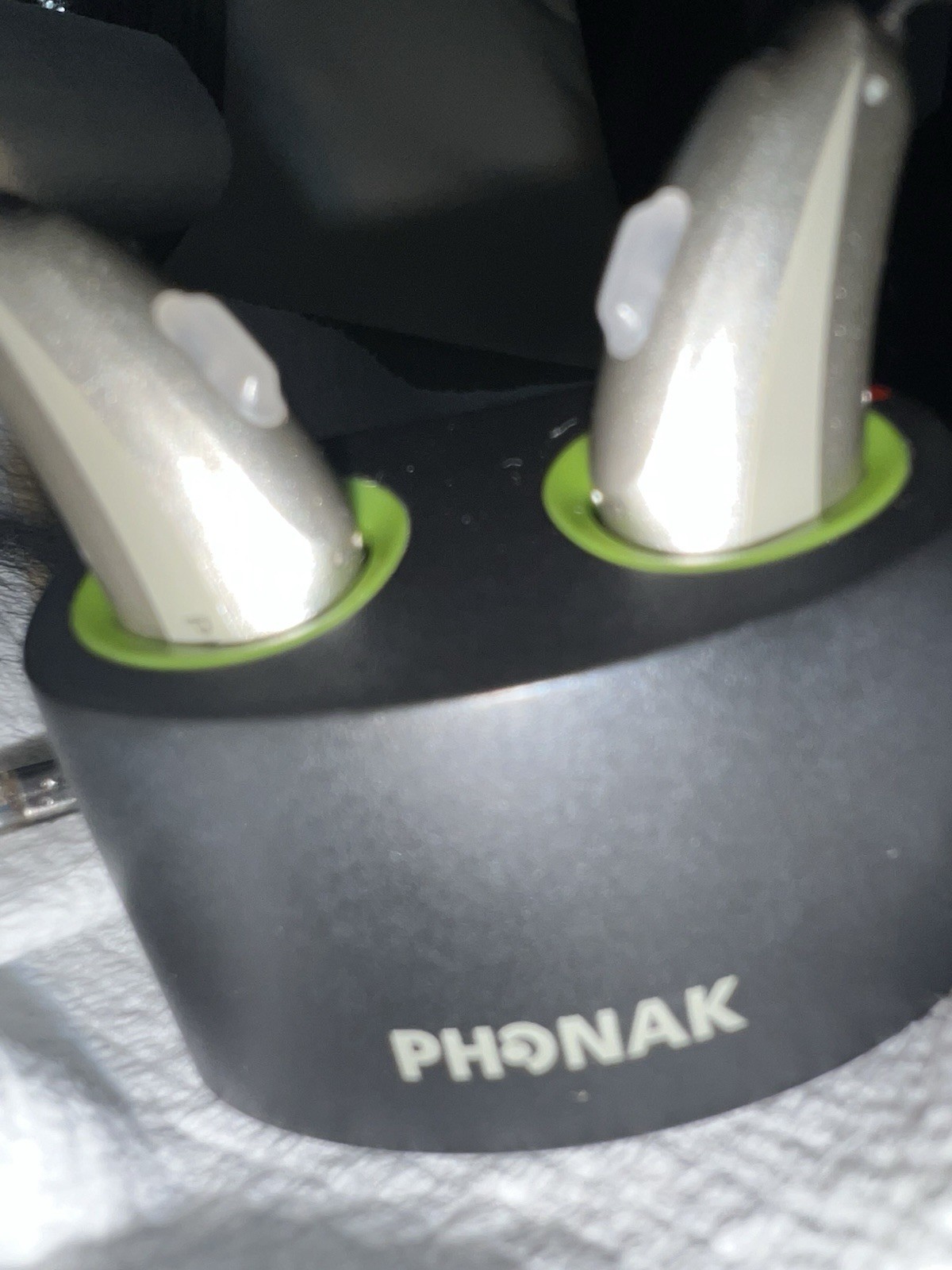 PHONAK Brio 3 Hearing DevicesyWith￼MiniCharger RIC