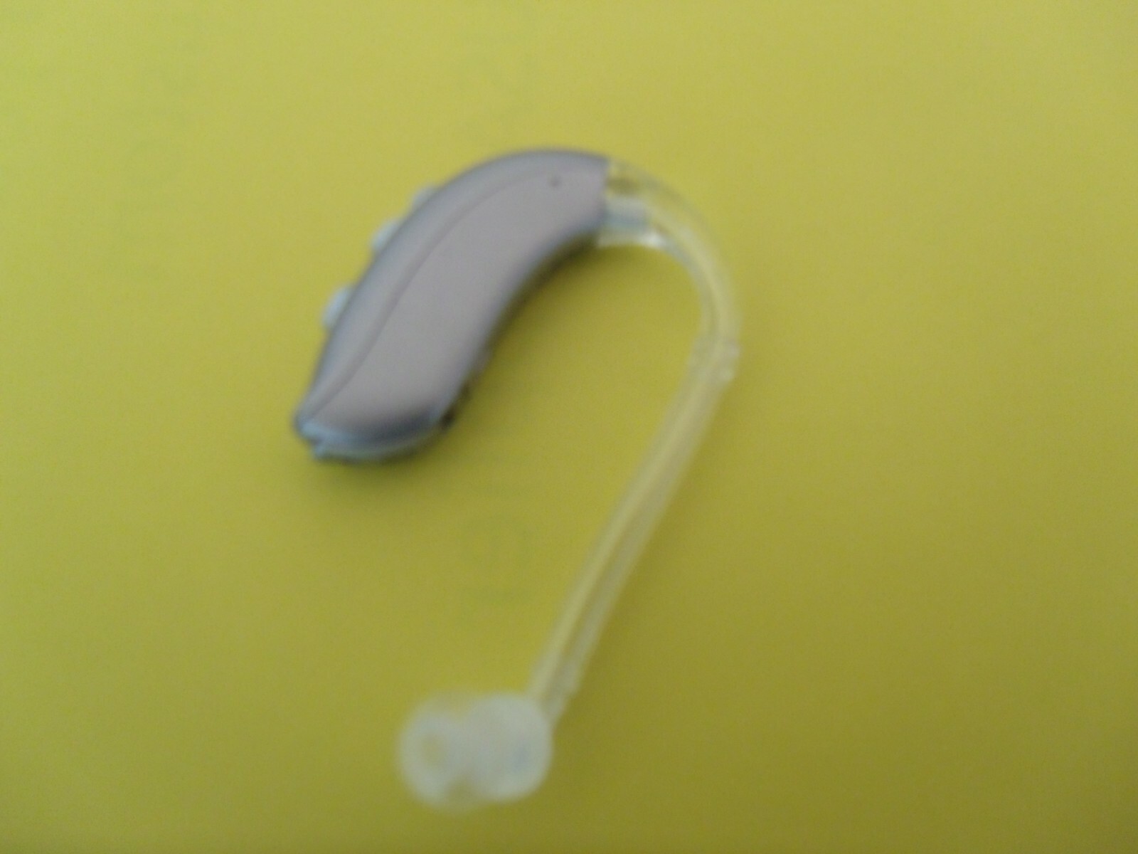 PROGRAMMABLE DIGITAL HEARING AID PROFOUND LOSS . 2 mics 3 programs WE PROGRAM