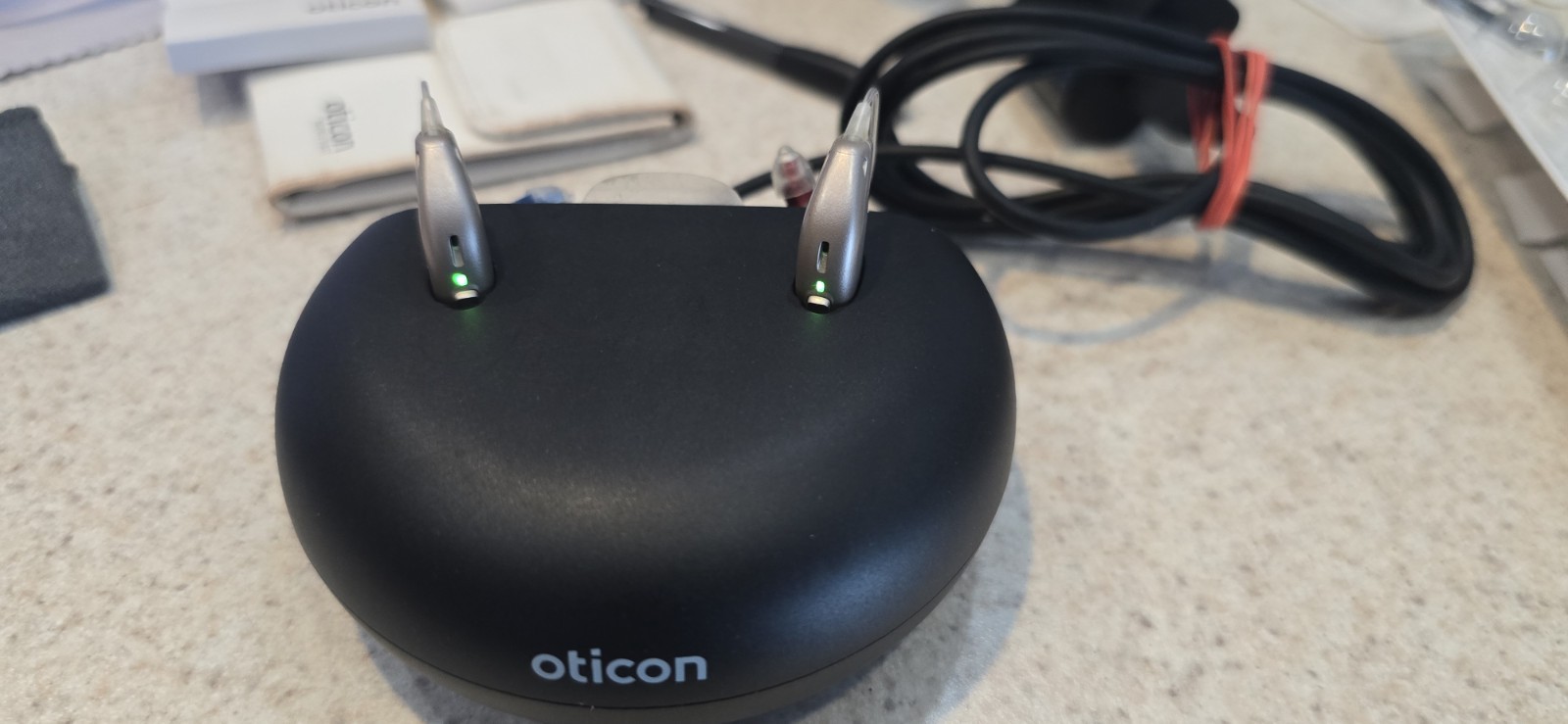 Oticon Real 2 MiniRite Hearing Aids with Charger + Flow Med Dry – Cap Uv 2.1