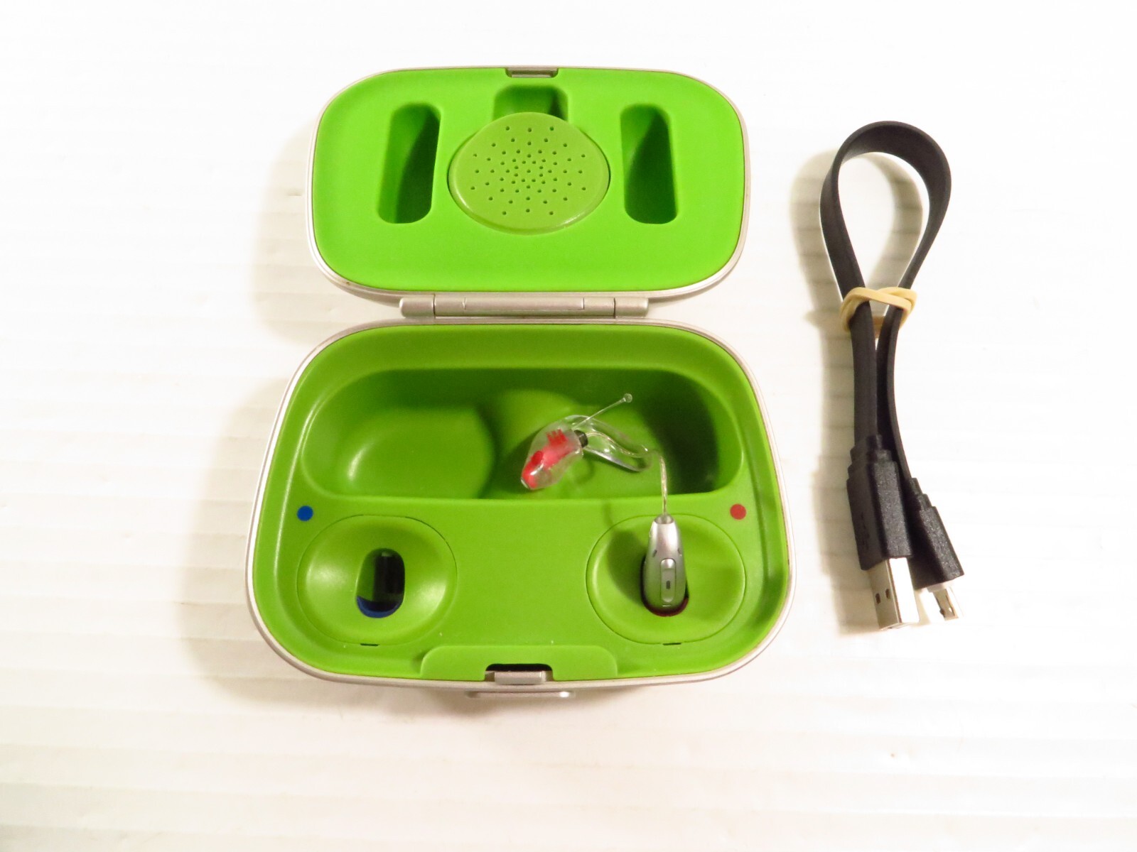 One Phonak Audeo Paradise P30 R RIC Bluetooth Hearing Aid + Charger + Warranty