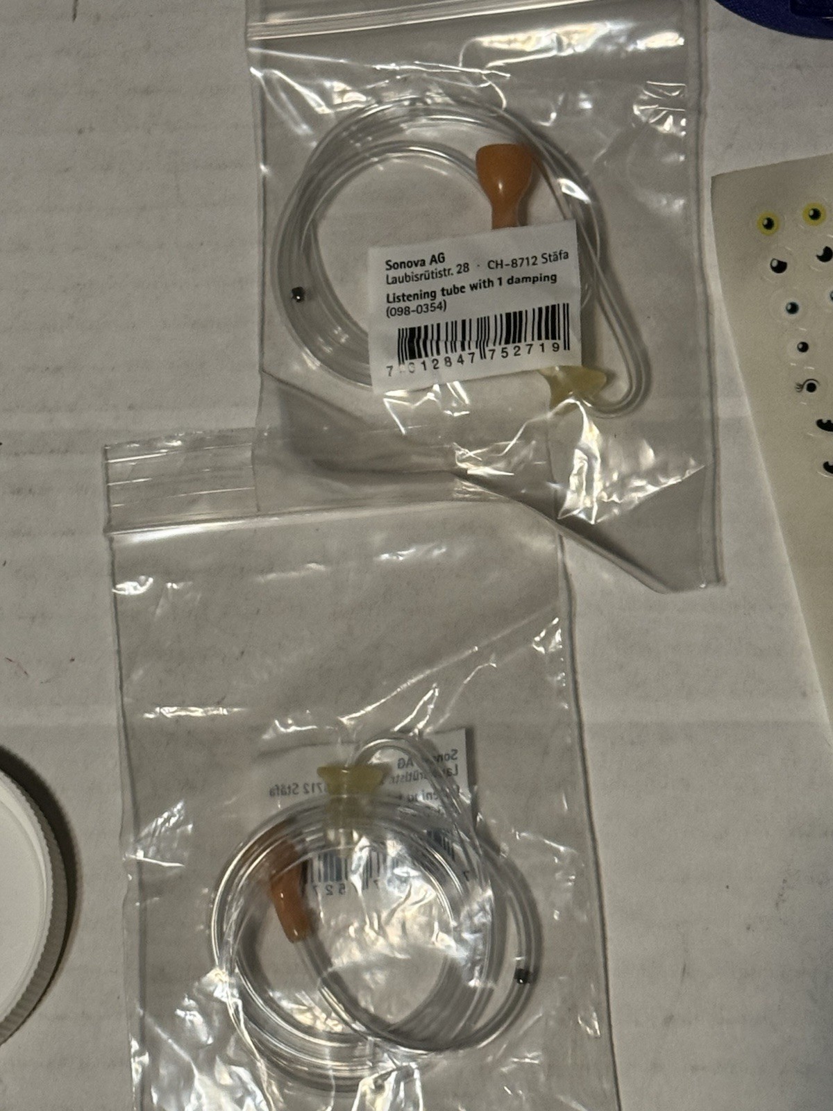 A pair of blue phonak sky b50-sp left and right with tons of extras!