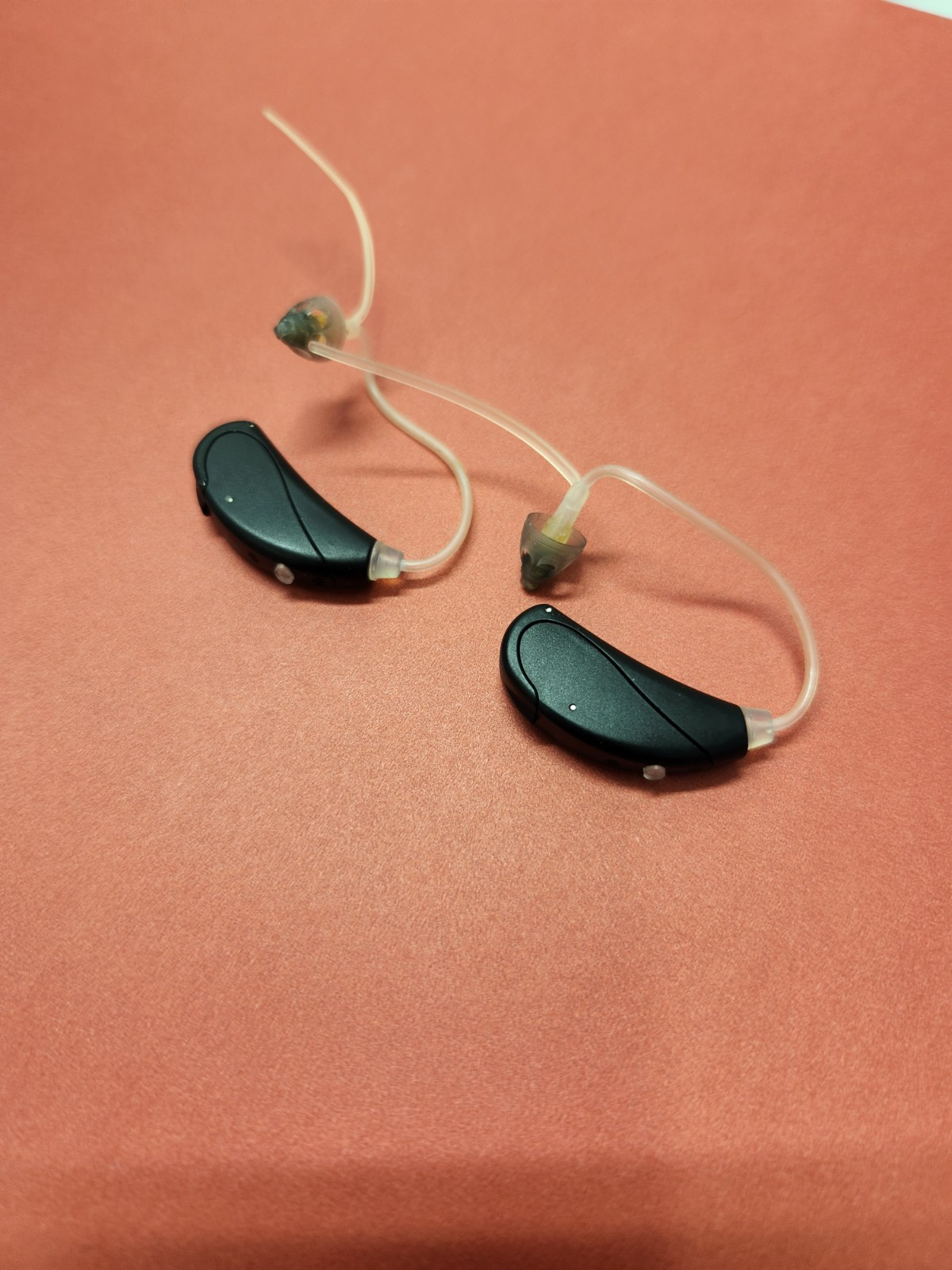 PAIR of UNITRON U-Shine REV m BTE Hearing Aids with WARRANTY!