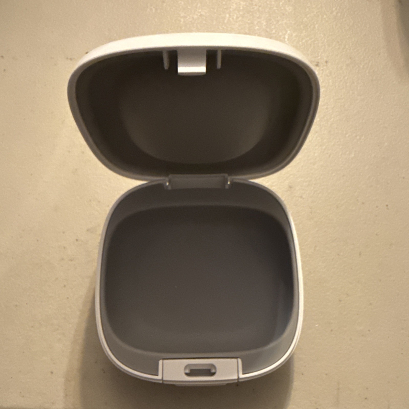 Genuine Signia Hearing Aid Hard Shell Protective Storage Travel Case – (No Box)