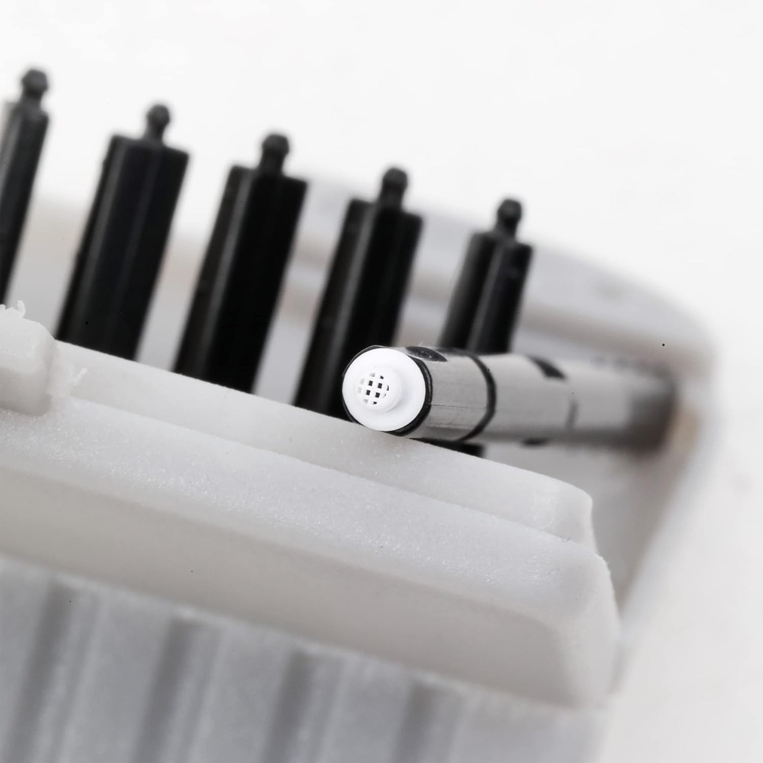 Essential Hearing Aid Cleaning Kit: 32 Filters & Brush – Easy Installation