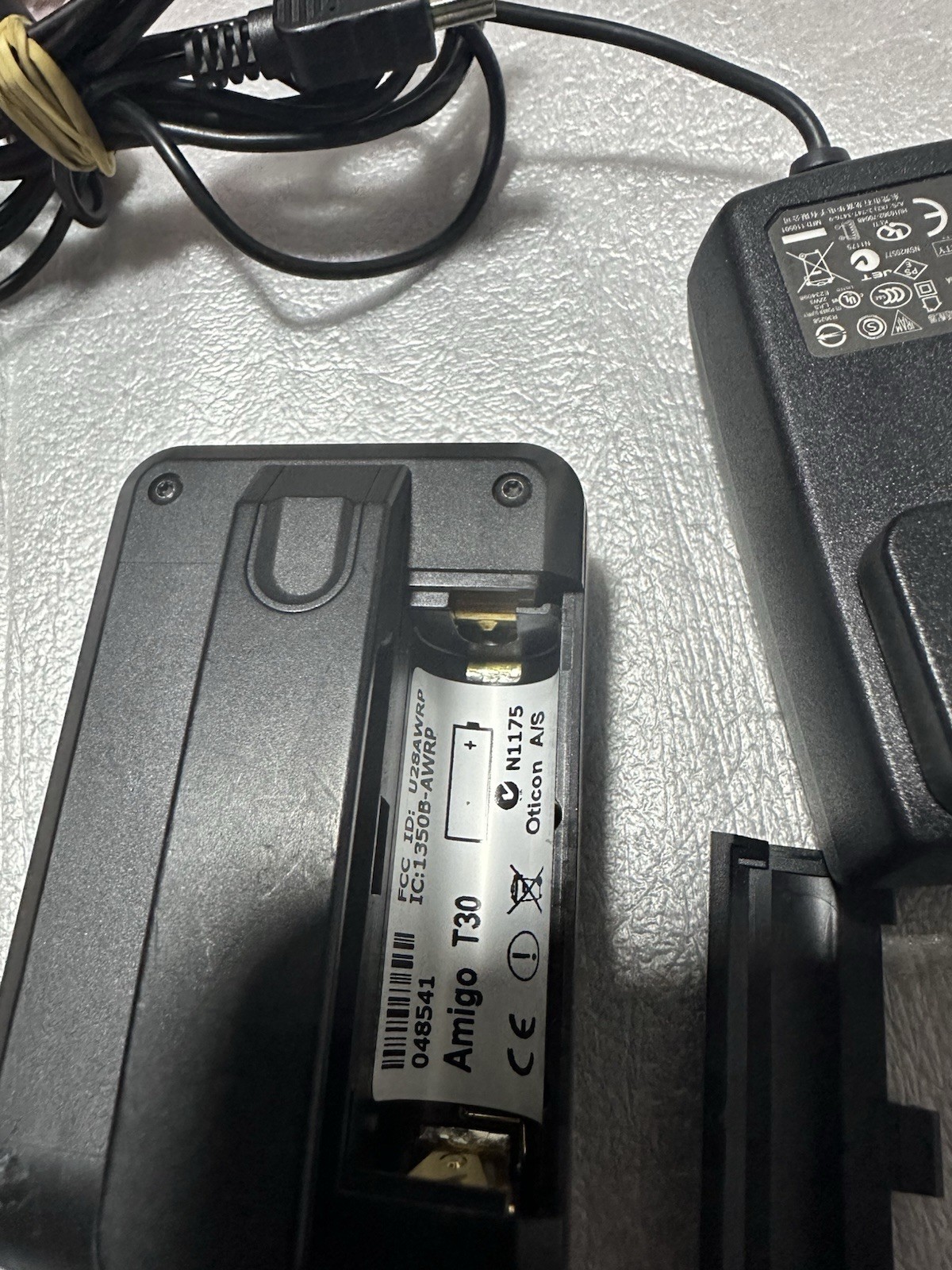 OTICON AMIGO T30 048541 BASIC TRANSMITTER USED IN GOOD CONDITION & CHARGER