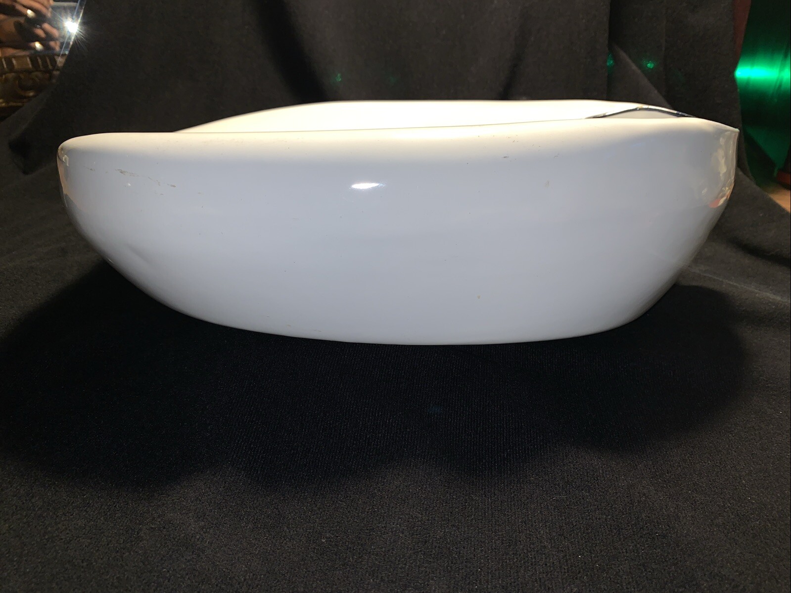 Vintage Enamelware White Bedpan. Queen Columbian Made. Excellent condition