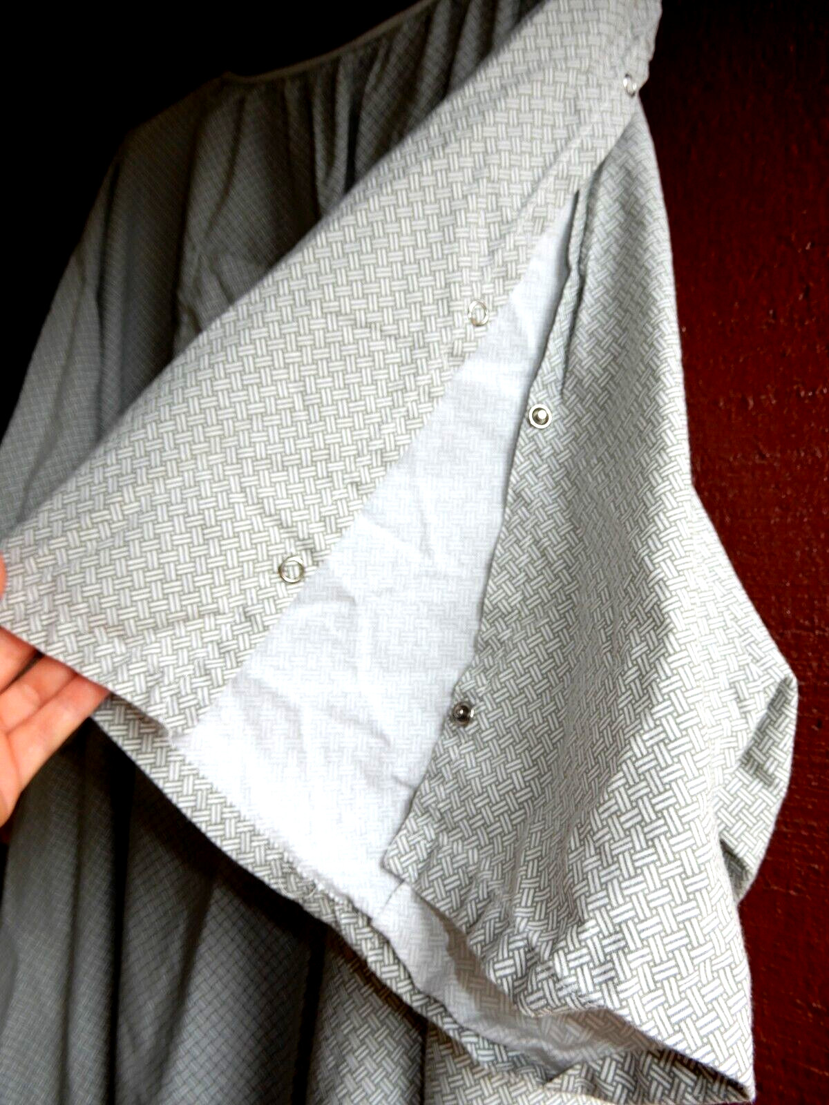 HOSPITAL PATIENT GOWN With IV Snap Sleeves 2 Ties In The Back SIZE LARGE Medline