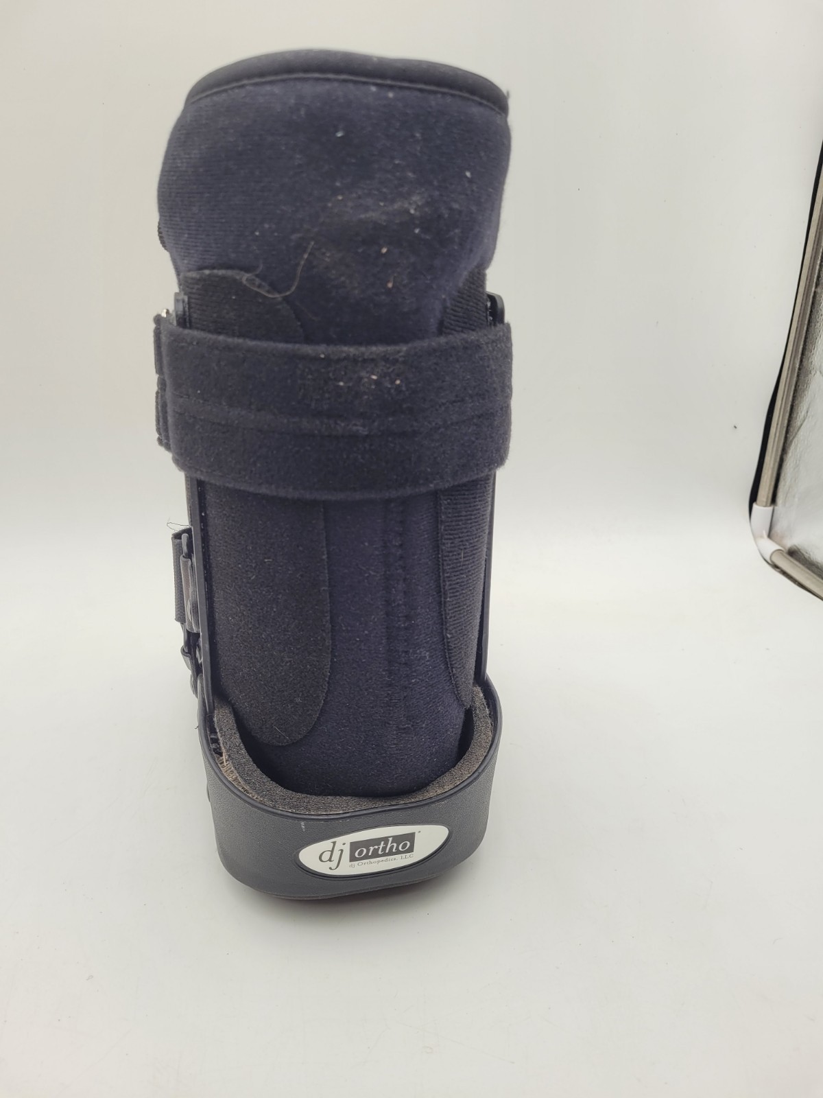 DJ Ortho MaxTrax Air Walker DJO Global, Size small size 7.5-8 With Night Splint