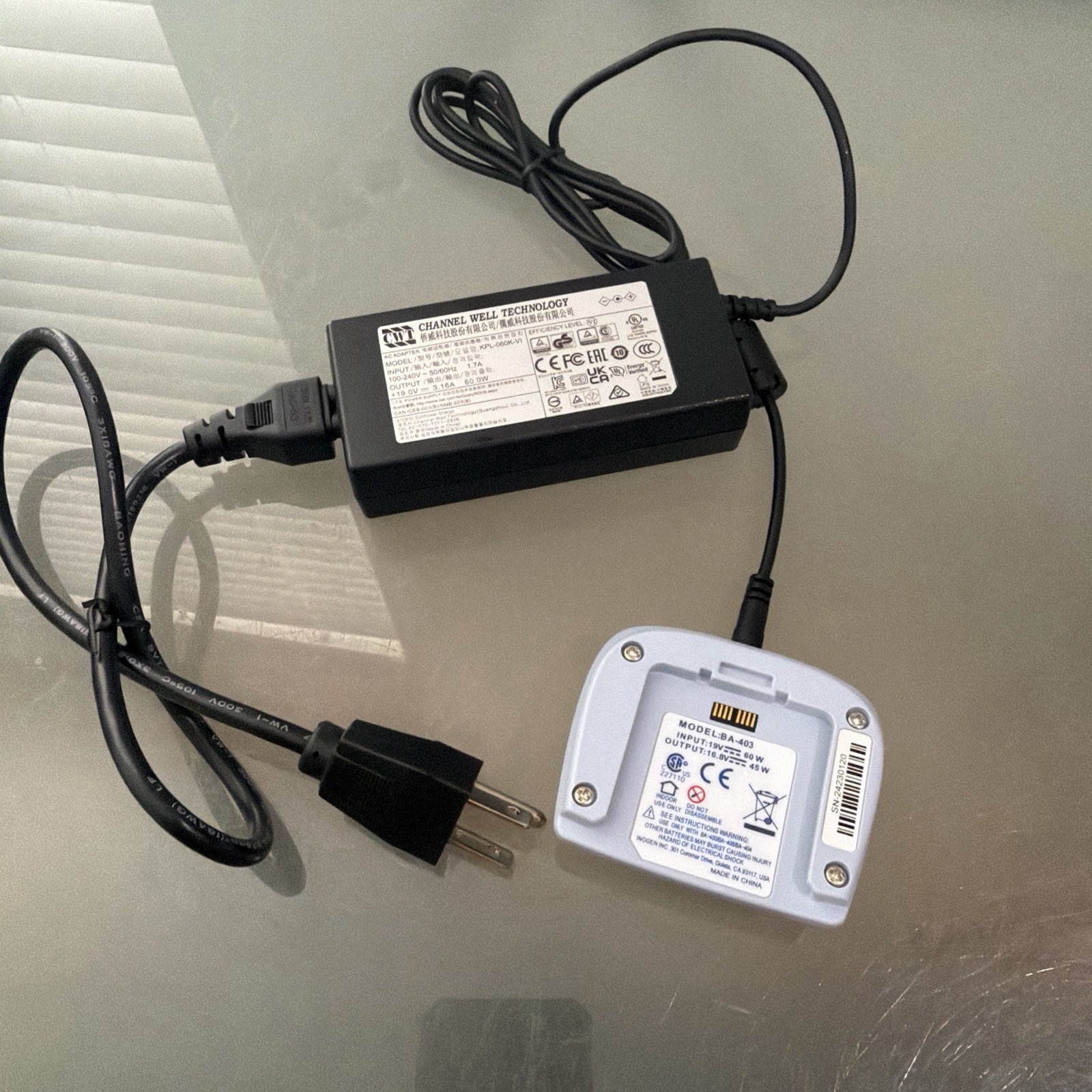Inogen G4 / Rove 4 External Battery Charger BA-403