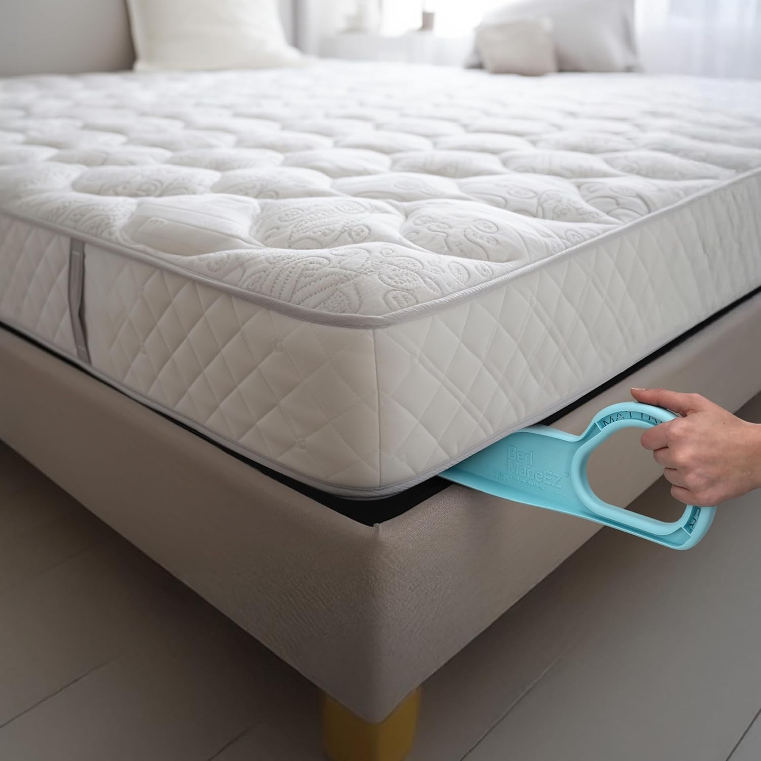 Mattress Lifter Bed Maker Tool for Easy Sheet Tucking and Lifting